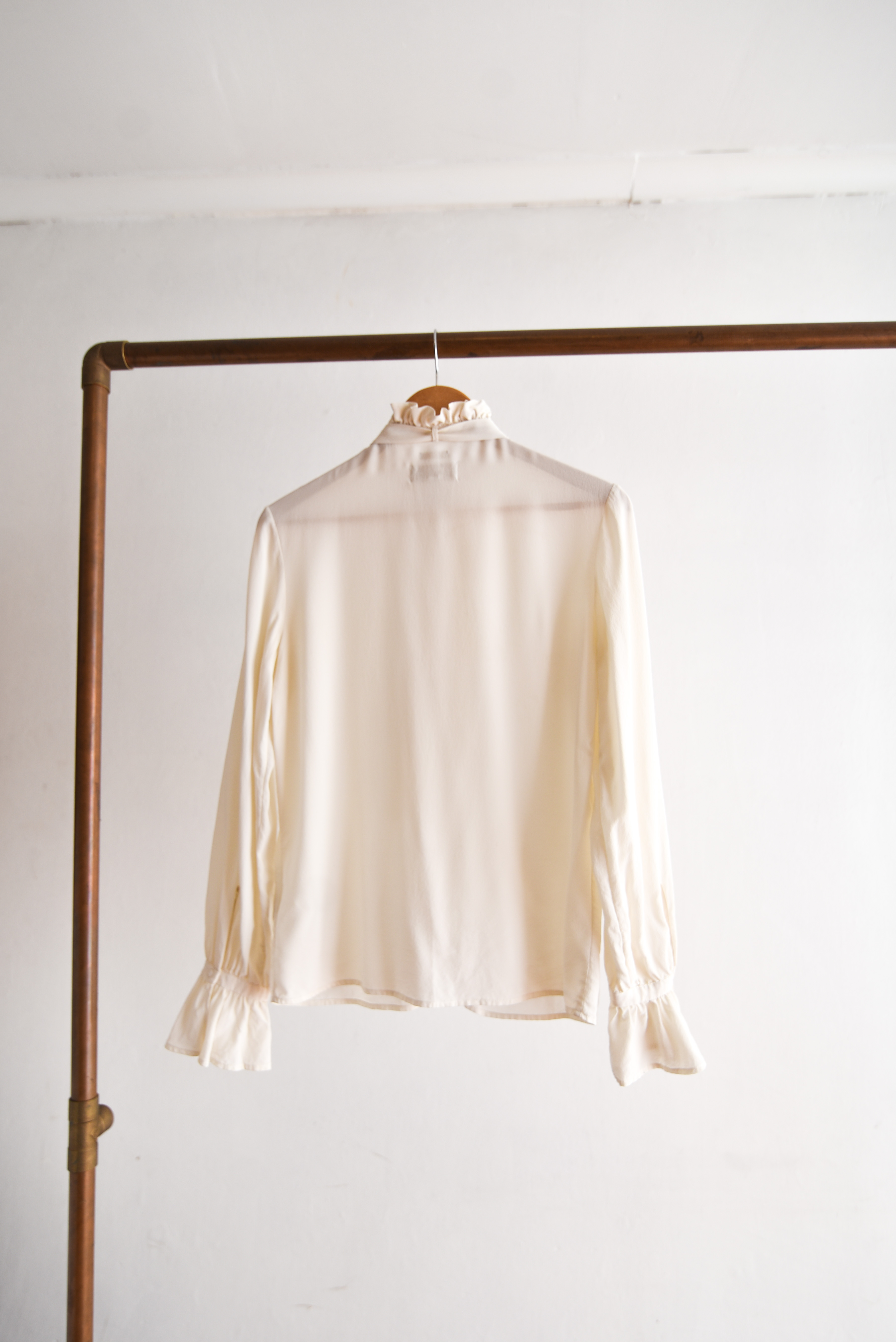 Blusa marfil seda vuelitos