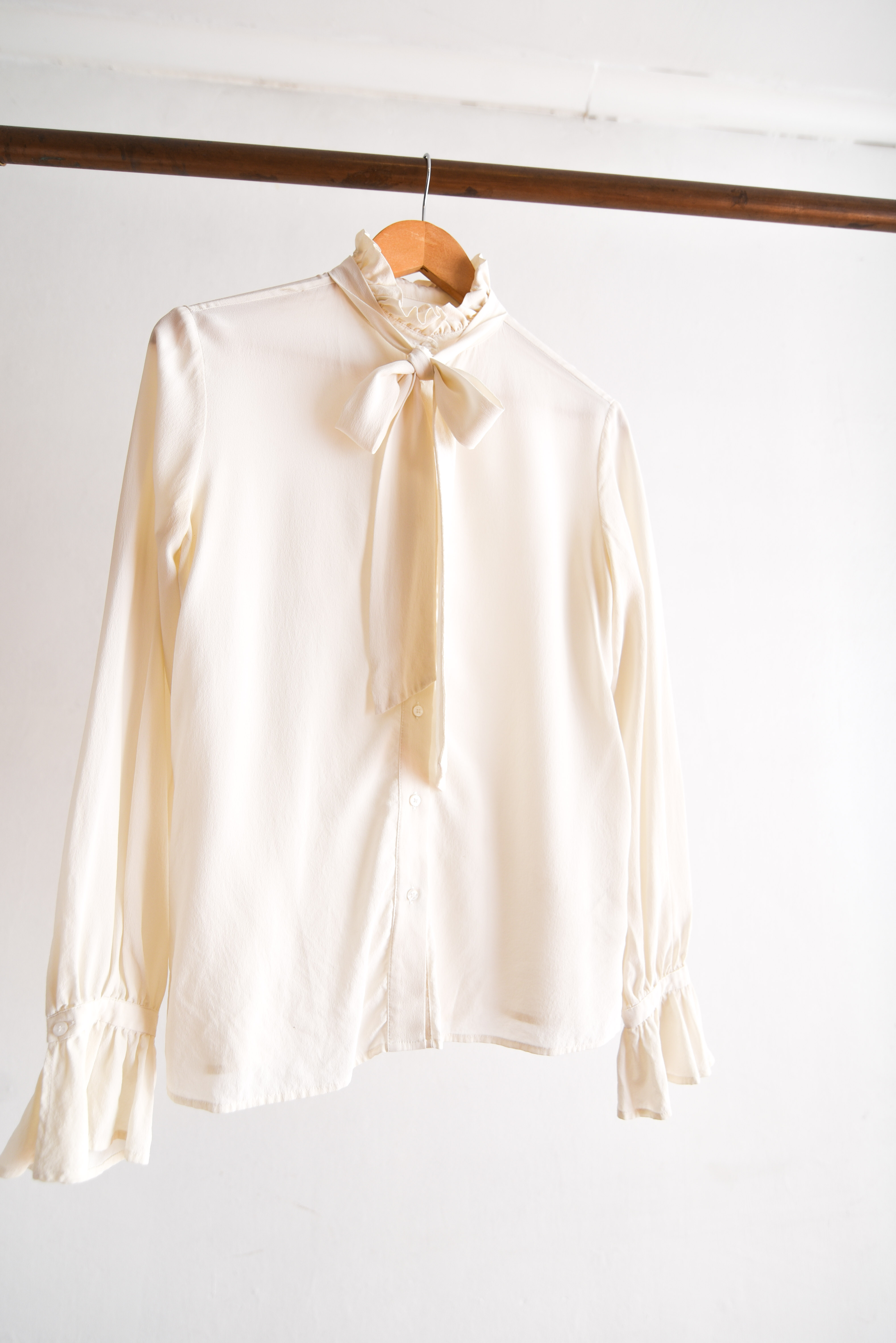 Blusa marfil seda vuelitos