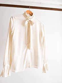 Blusa marfil seda vuelitos