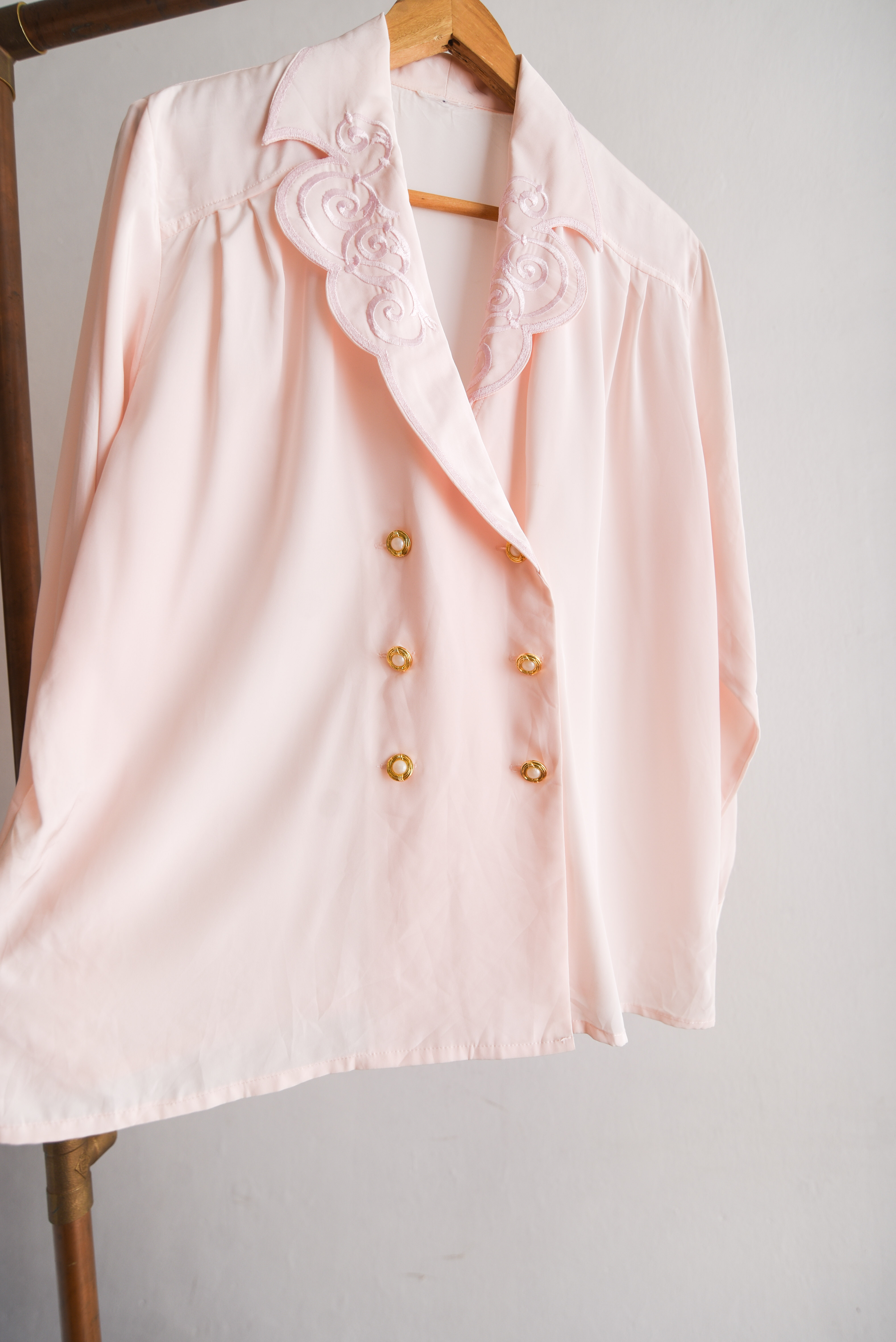 Blusa marfil cruzada bordada vintage