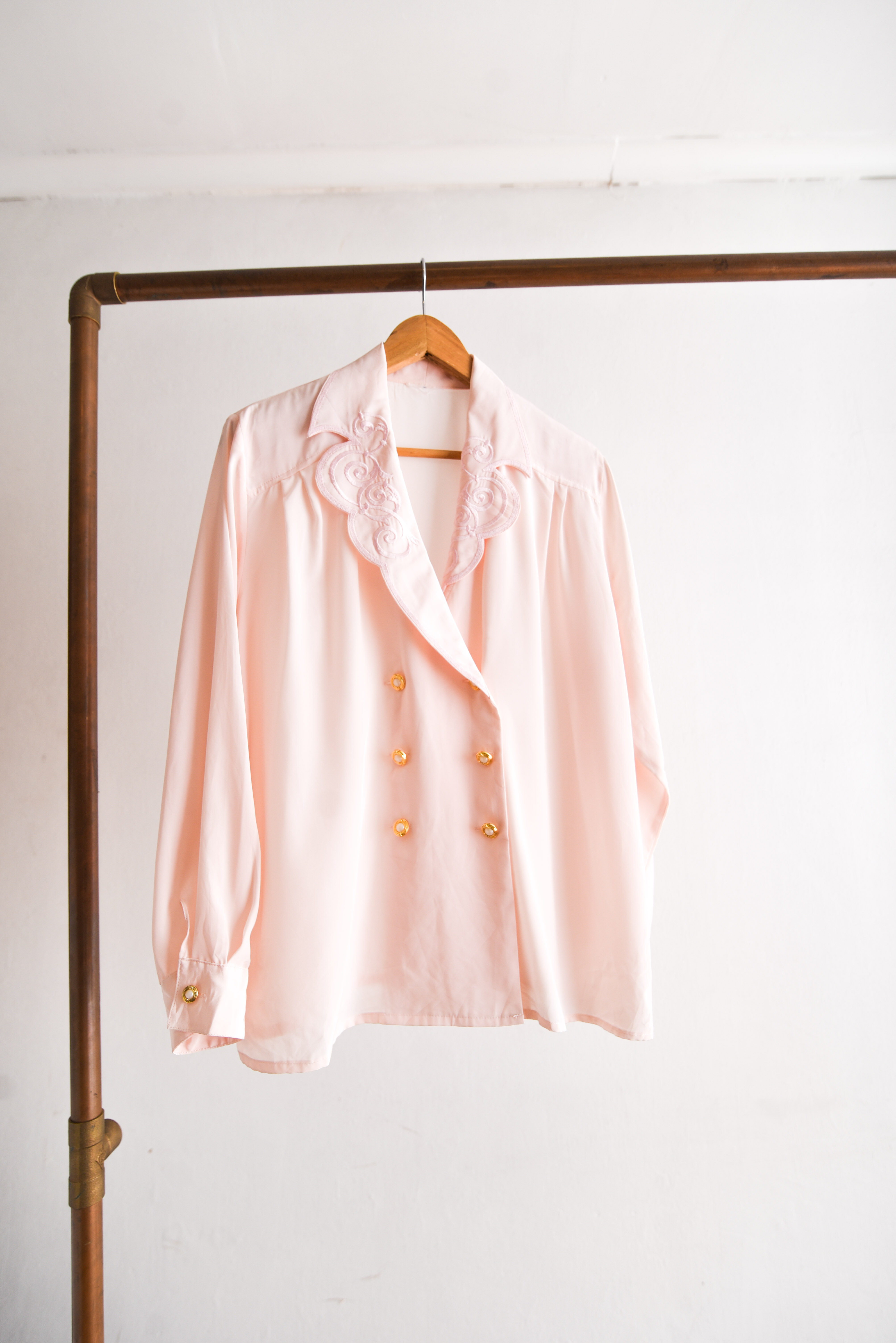 Blusa marfil cruzada bordada vintage