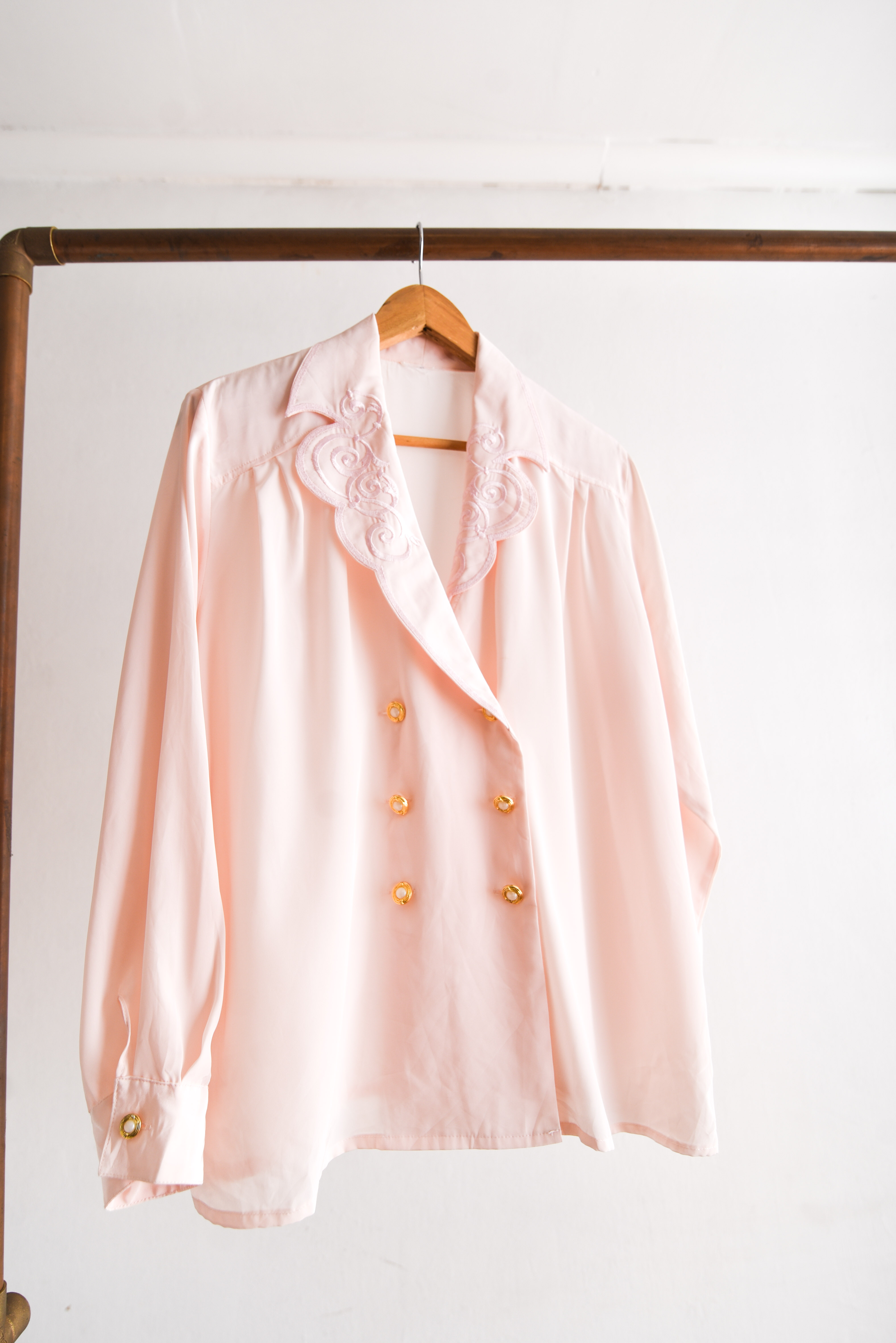 Blusa marfil cruzada bordada vintage