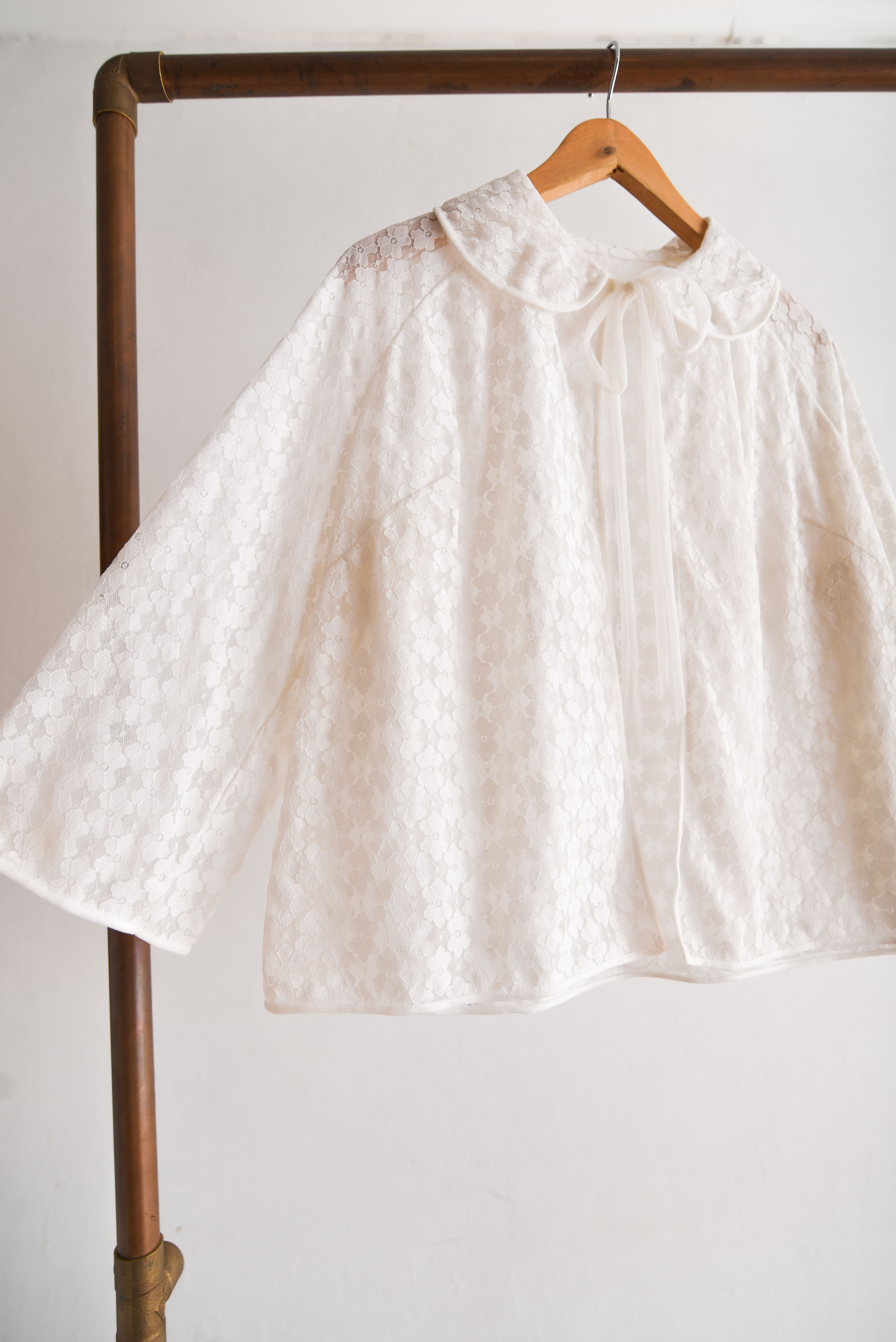 Chaqueta mañanita vintage encaje 60s