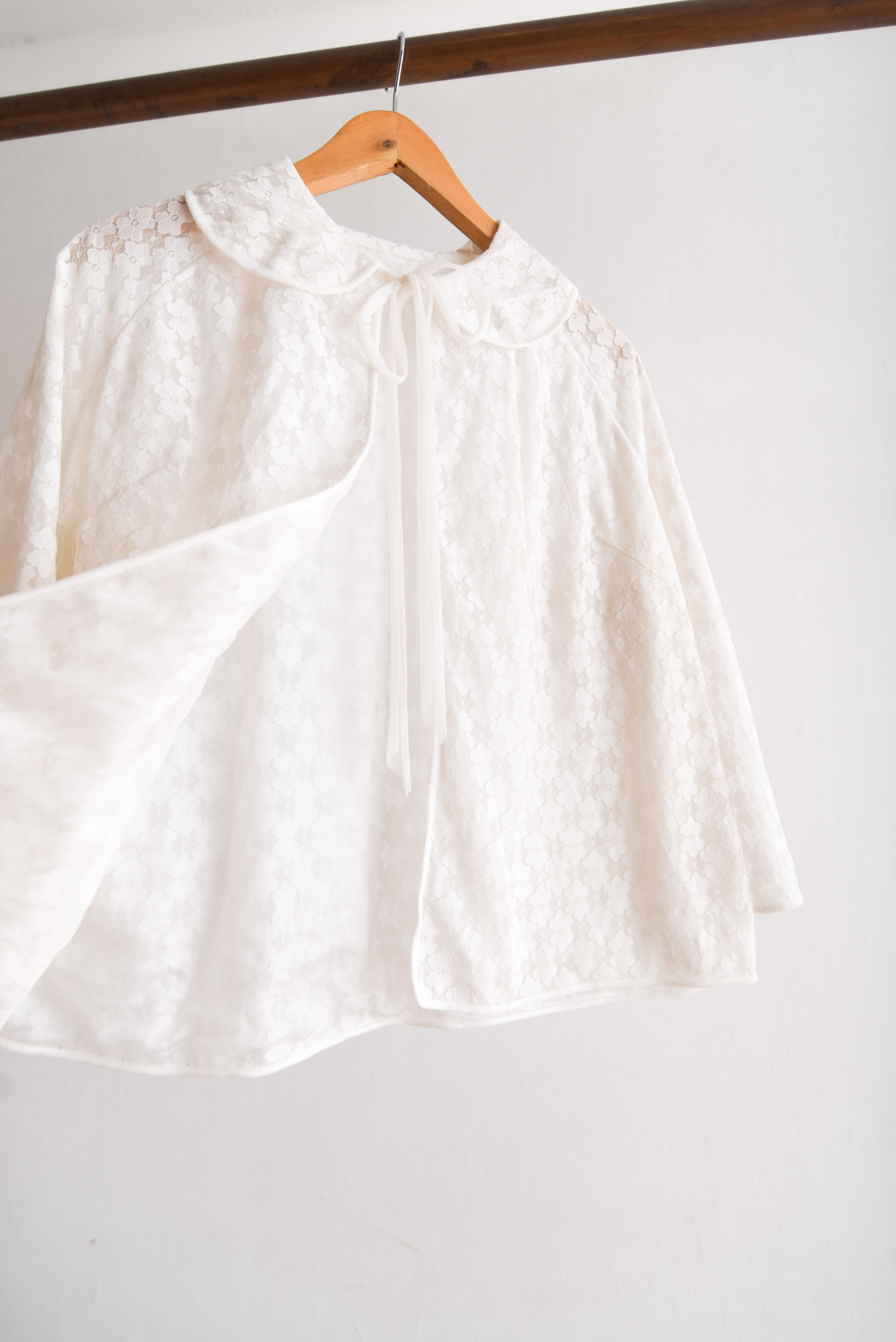 Chaqueta mañanita vintage encaje 60s