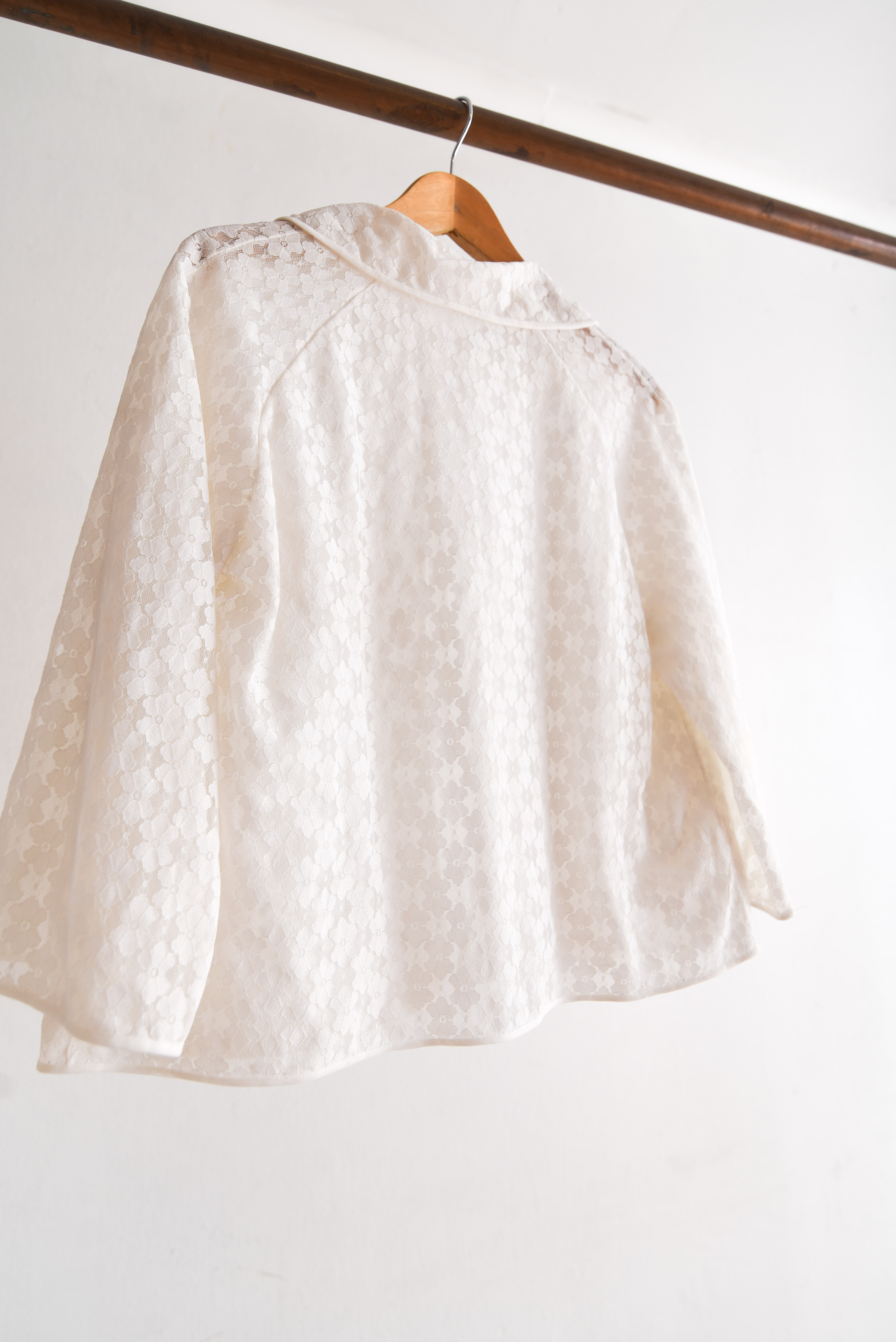 Chaqueta mañanita vintage encaje 60s