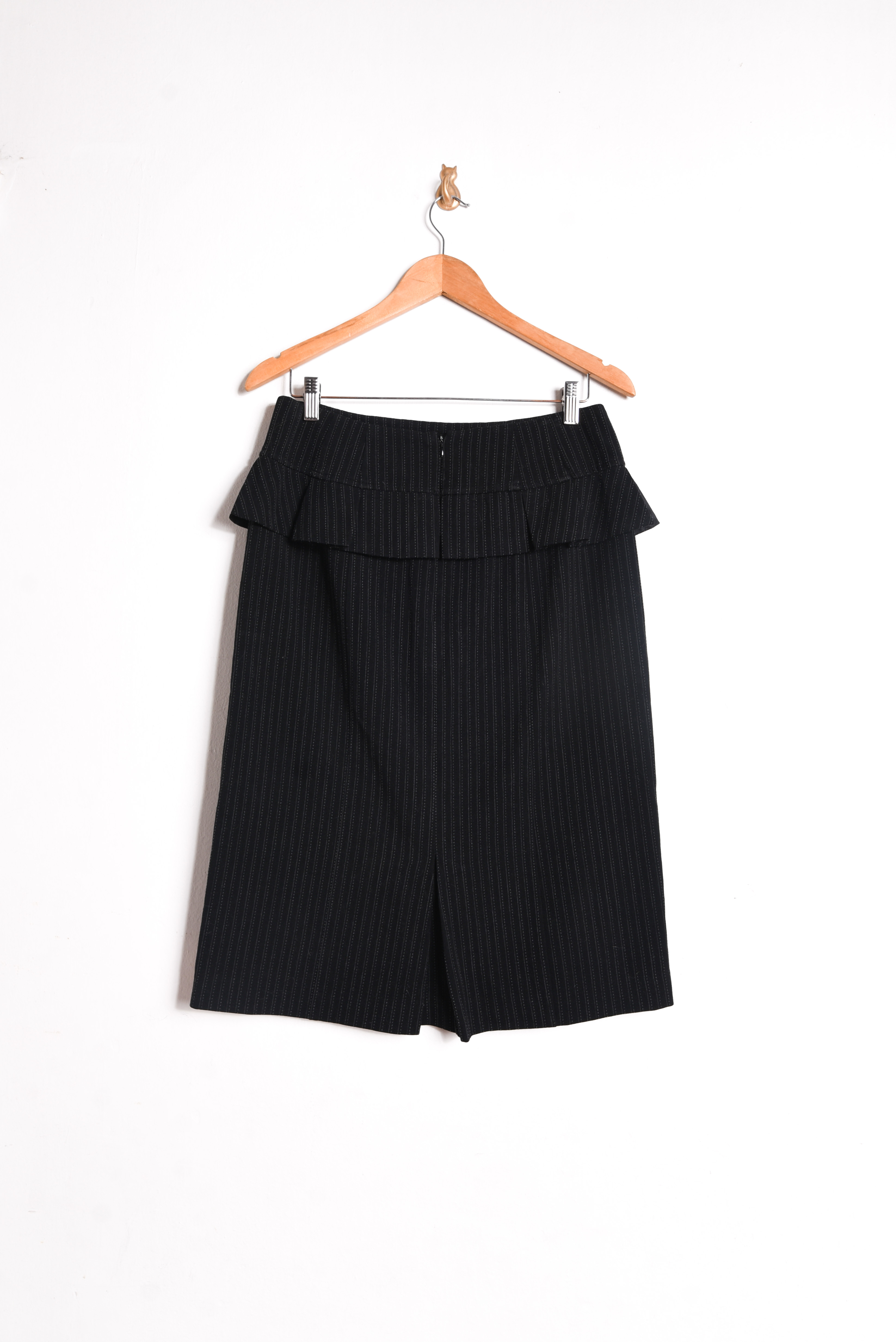 Falda negra peplum pinstripe