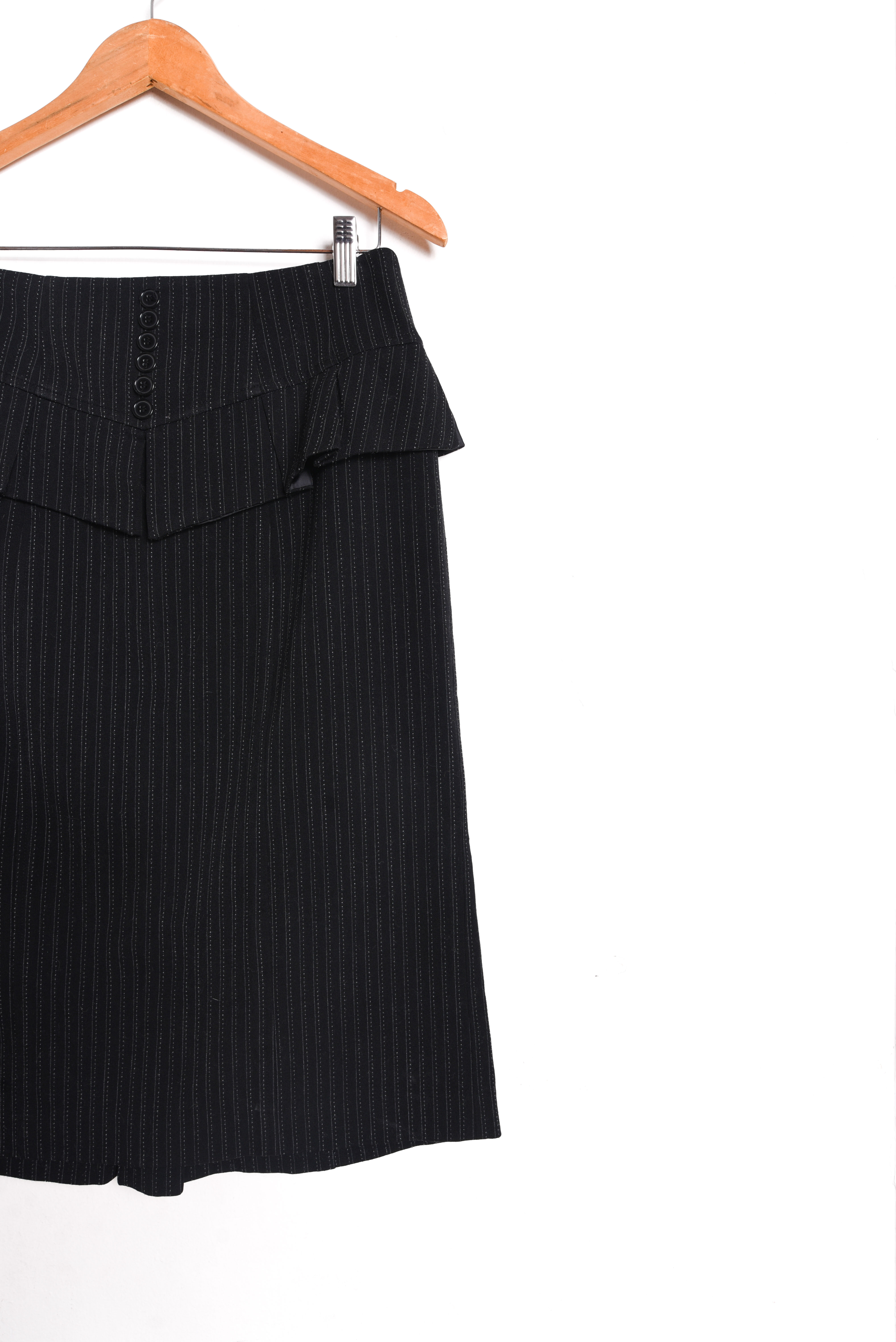 Falda negra peplum pinstripe
