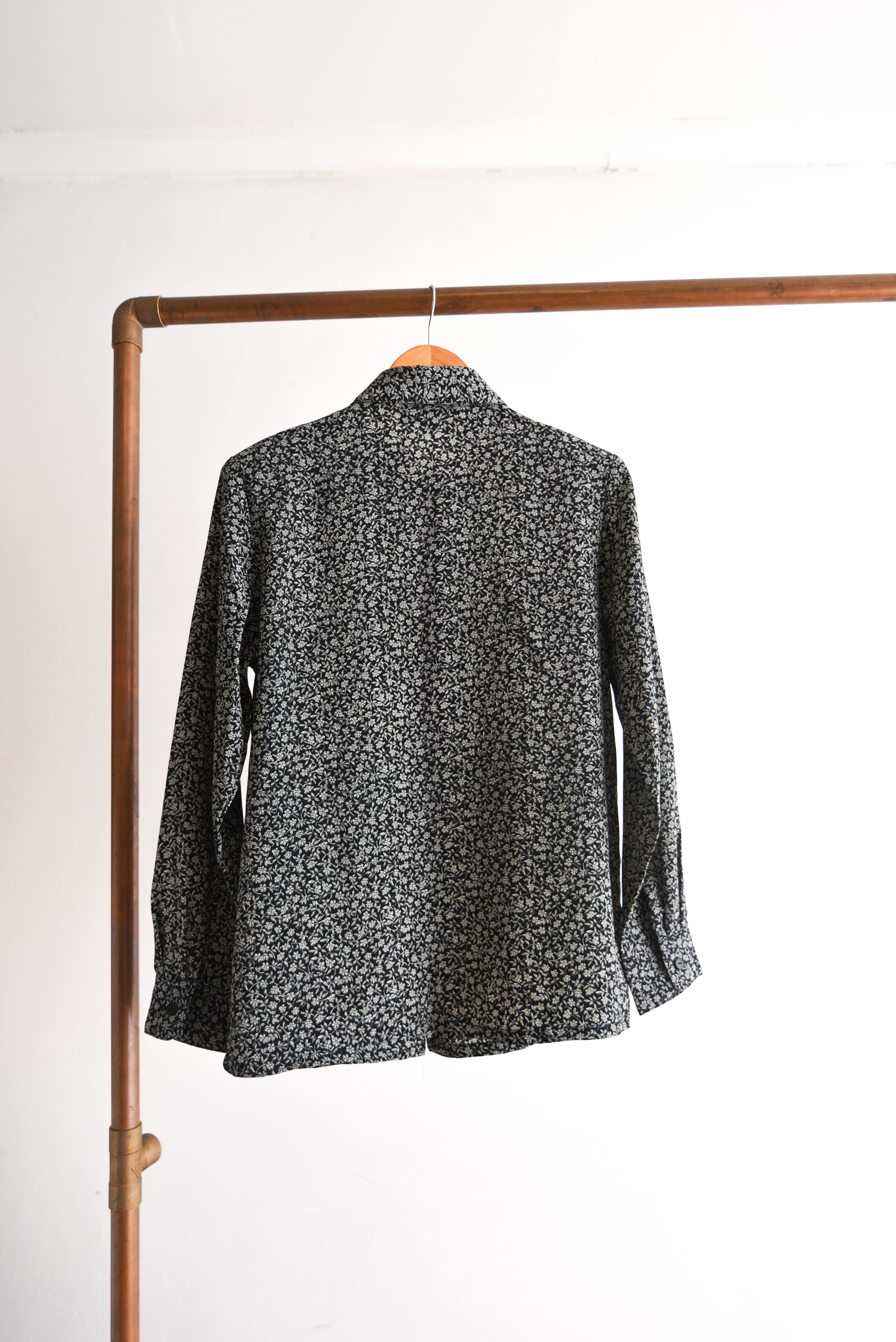 Blusa grafito floral vintage