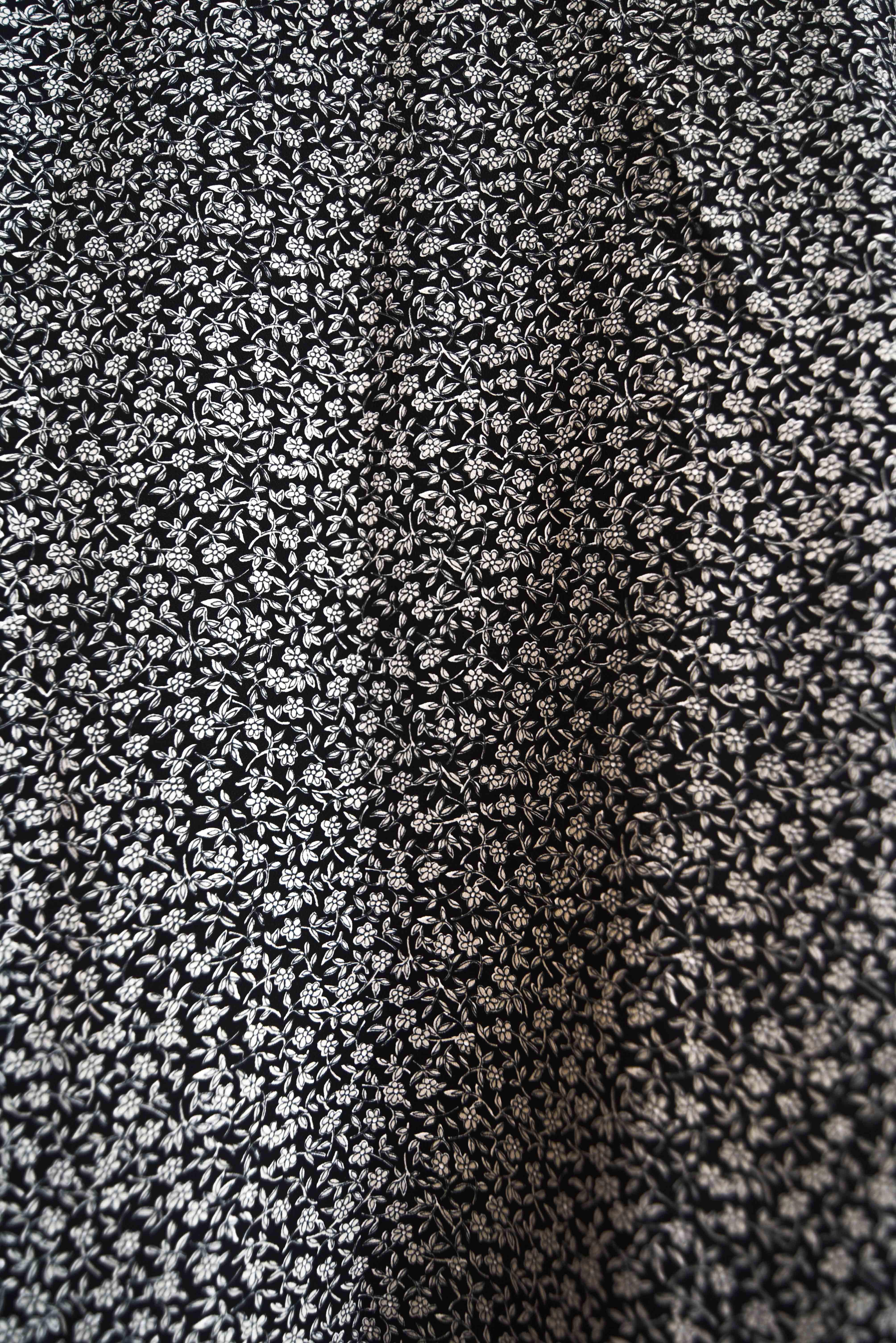 Blusa grafito floral vintage