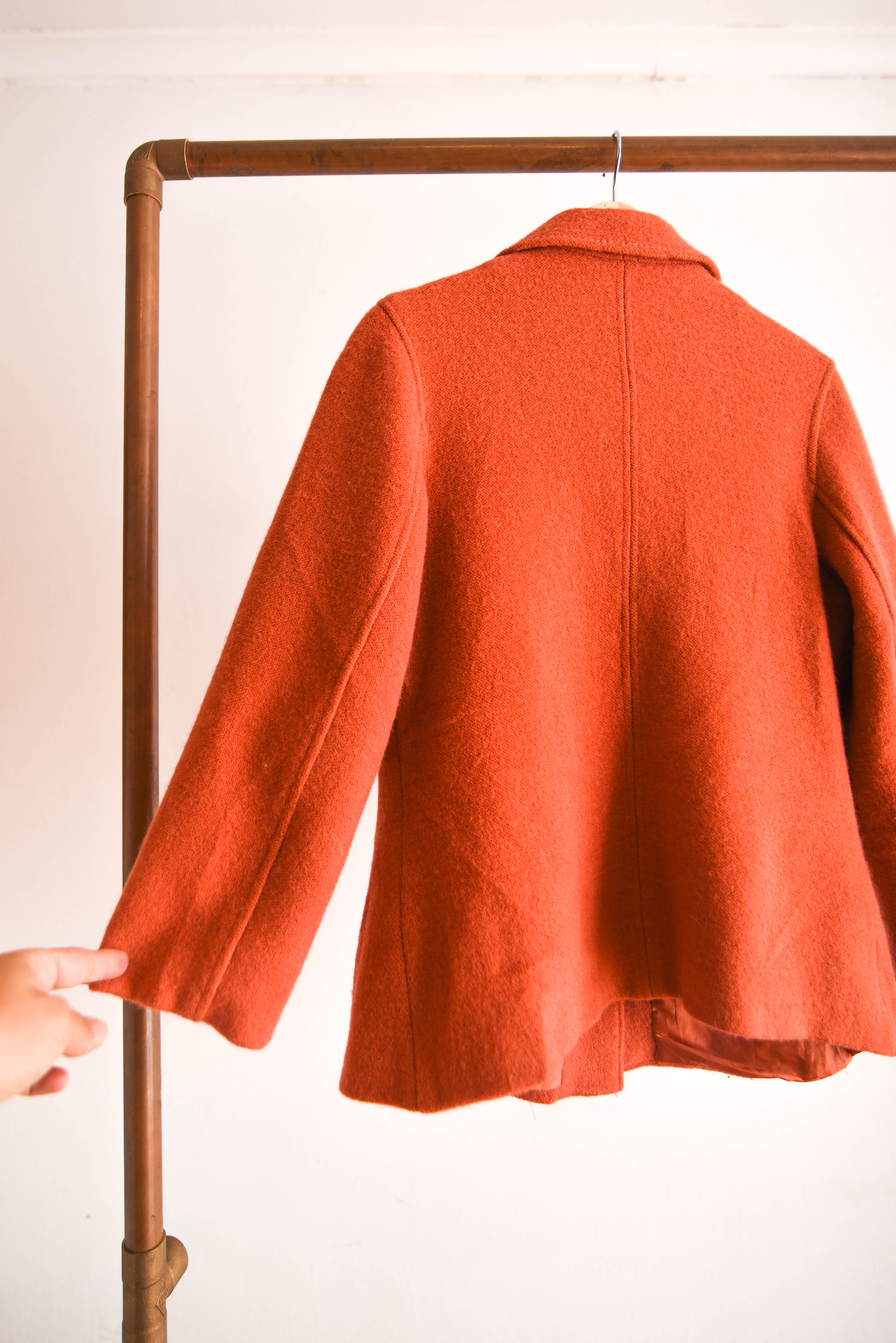 Chaqueta naranja botones