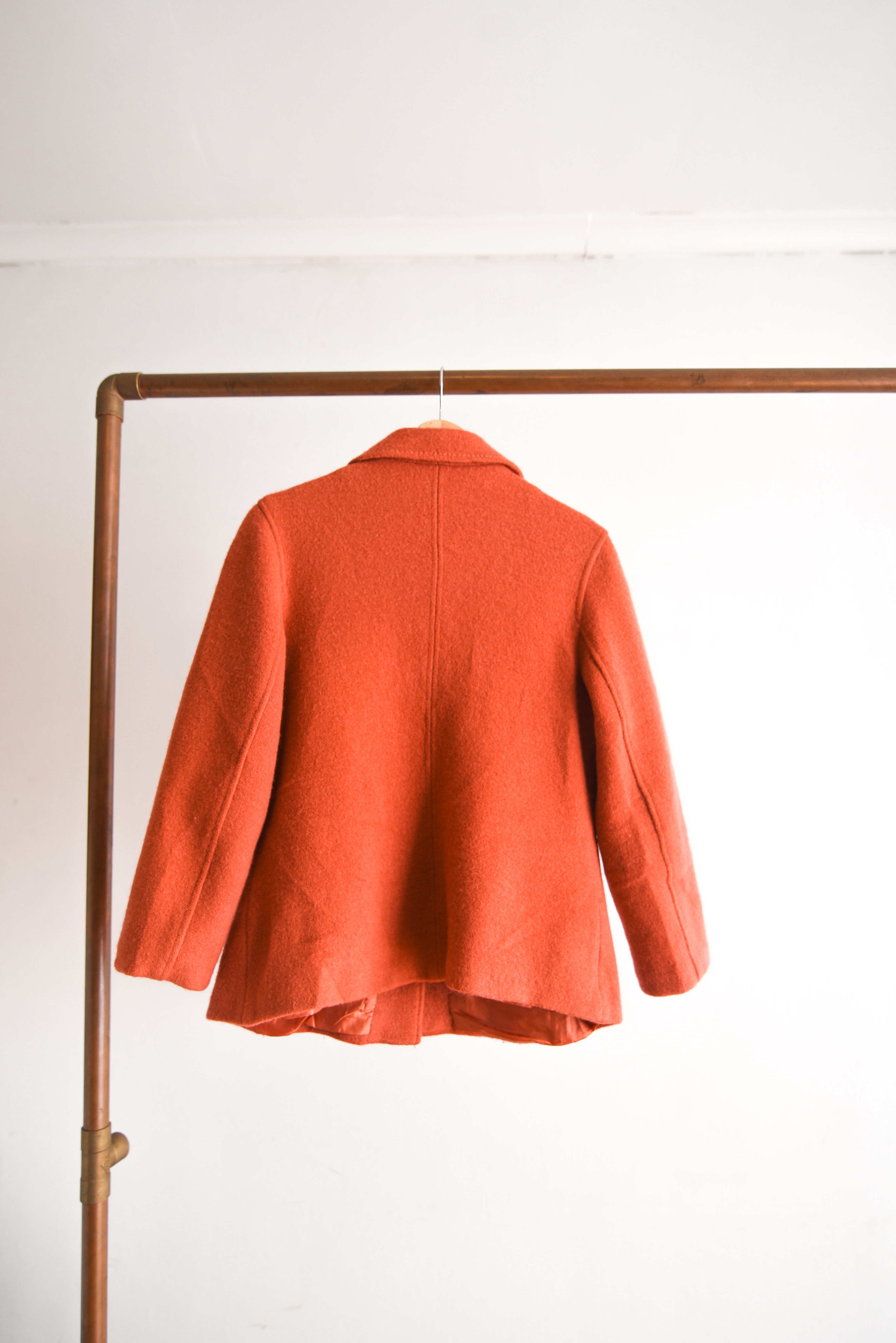 Chaqueta naranja botones