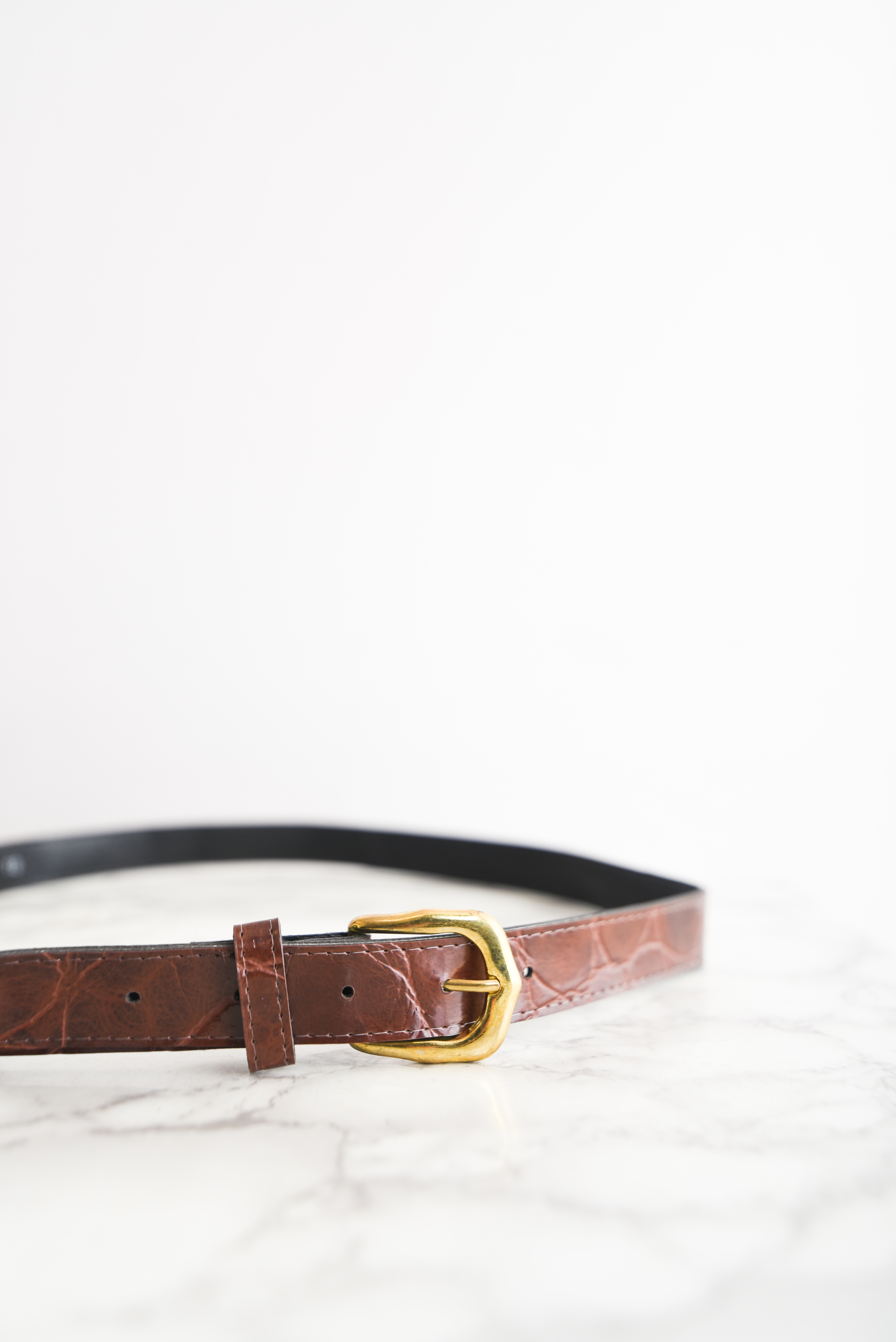 Cinturón café charol croc vintage