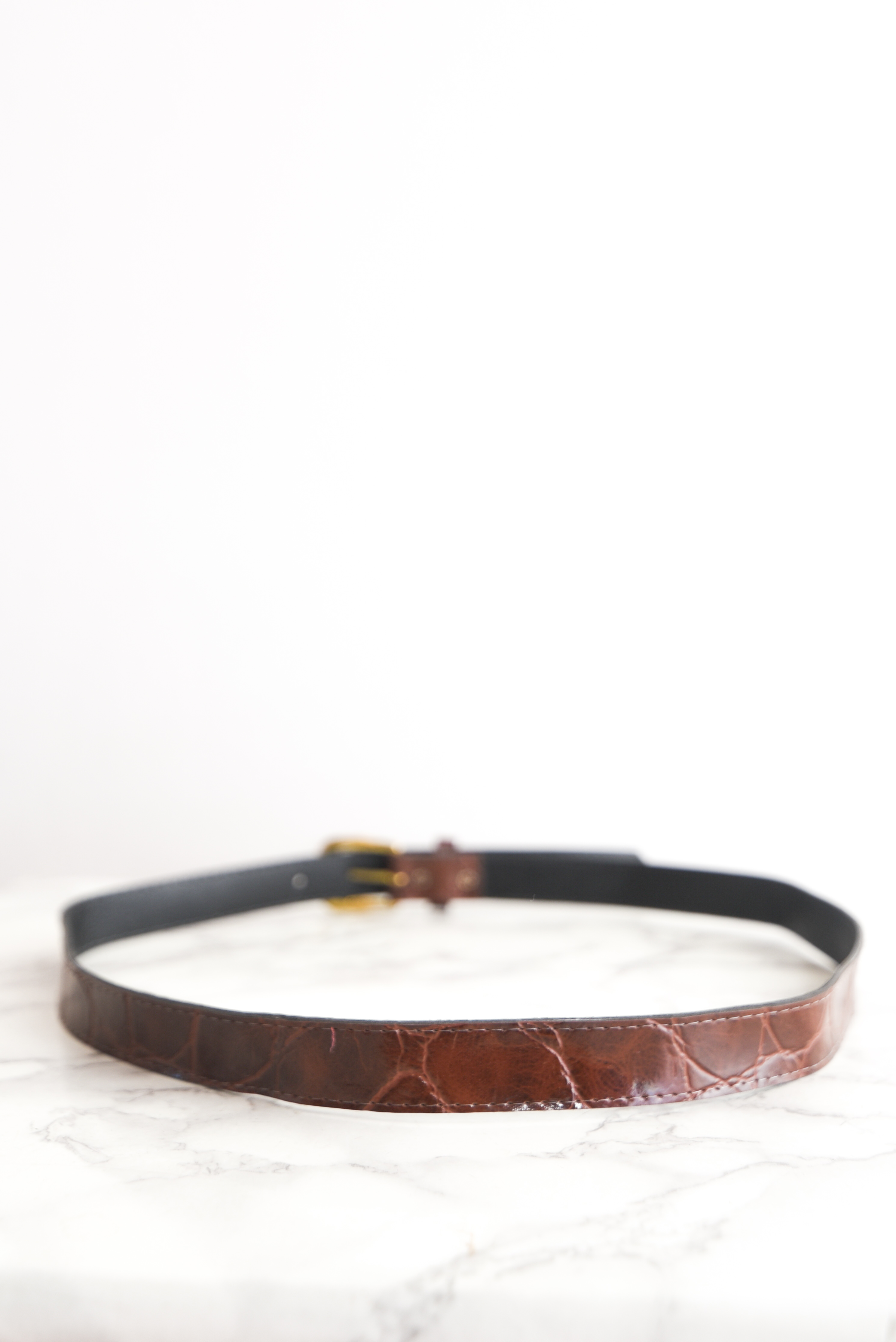 Cinturón café charol croc vintage