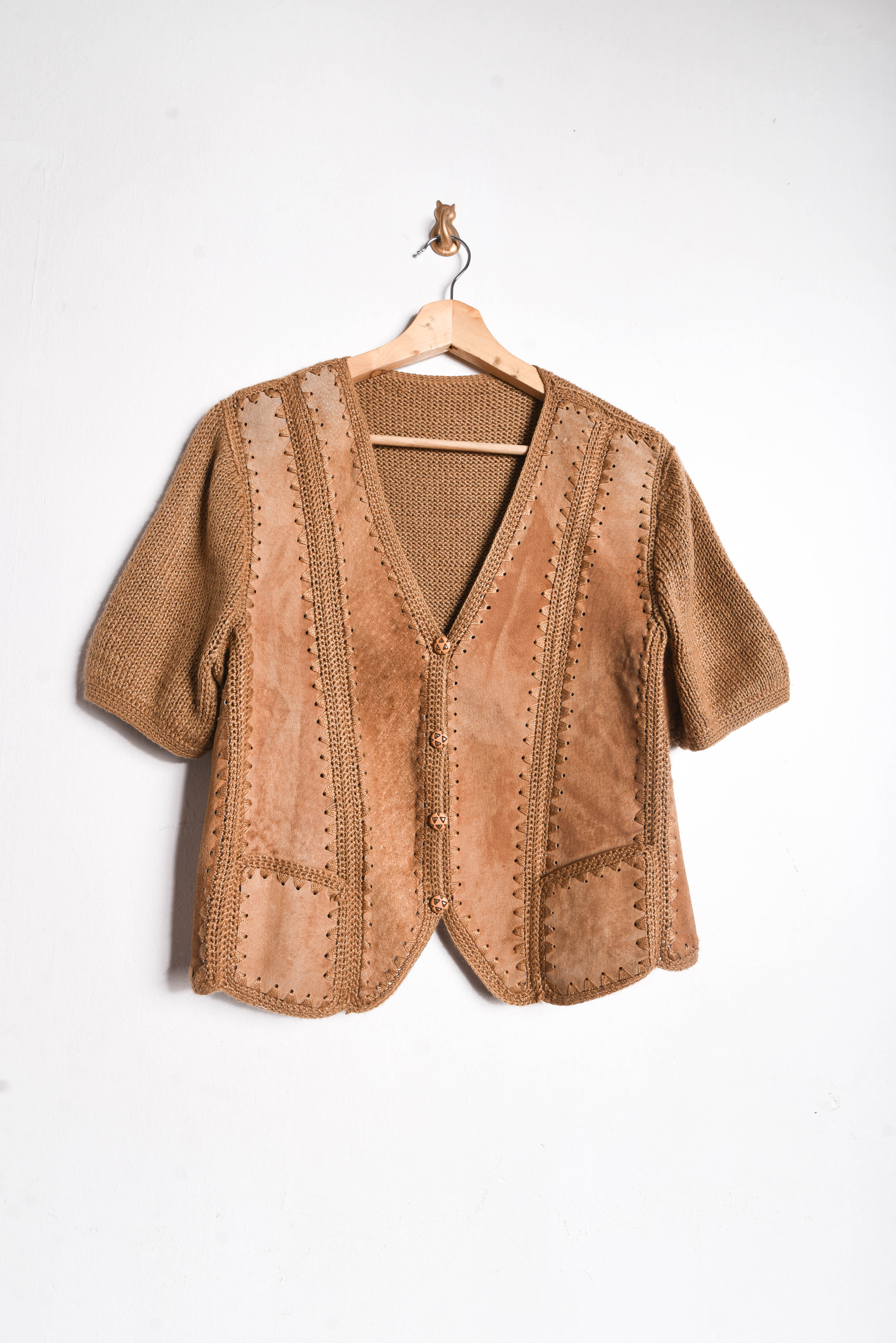 Cardigan café gamuza 70s