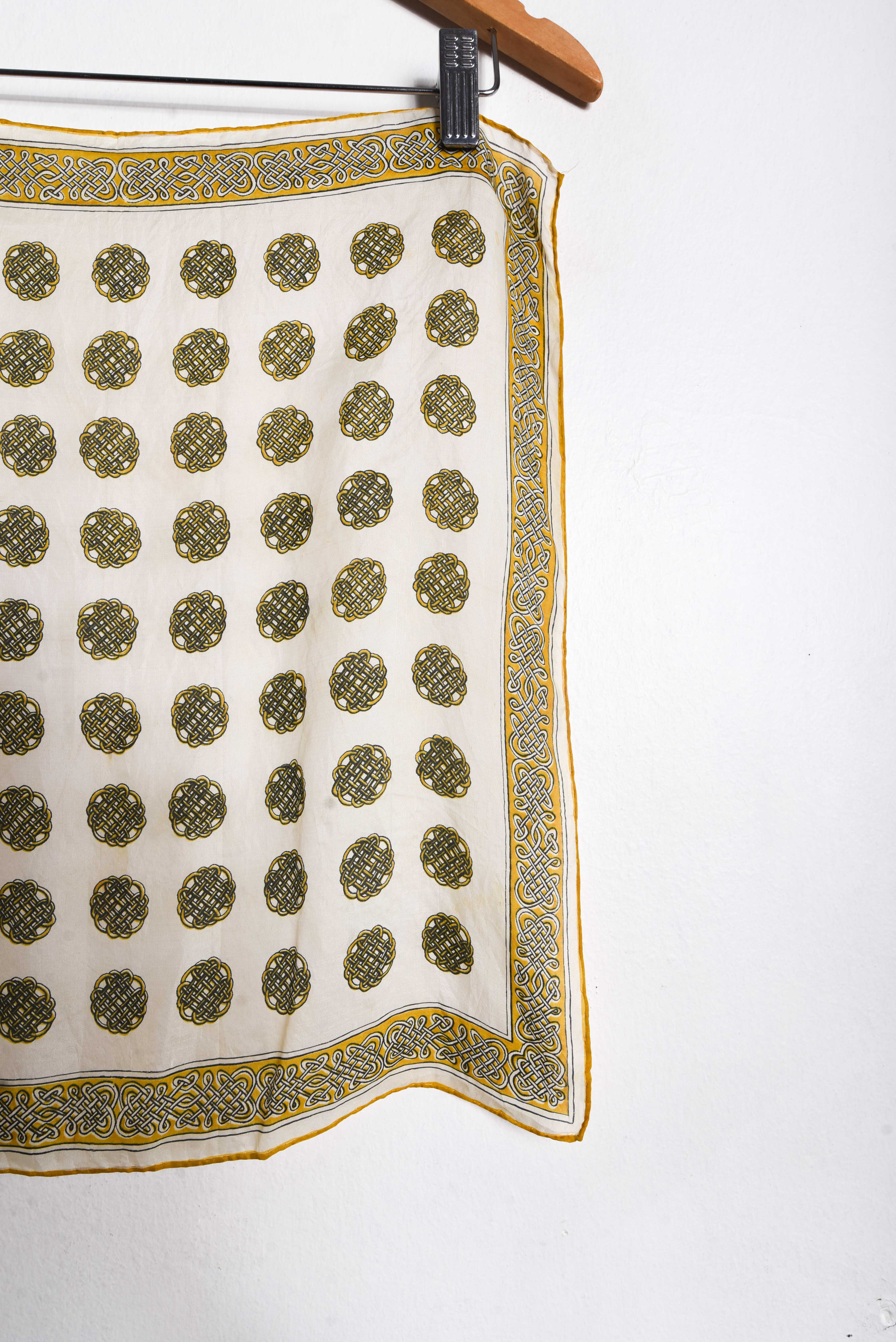 Pañuelo cuadrado seda vintage