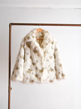 Abrigo faux fur marfil dots 70s
