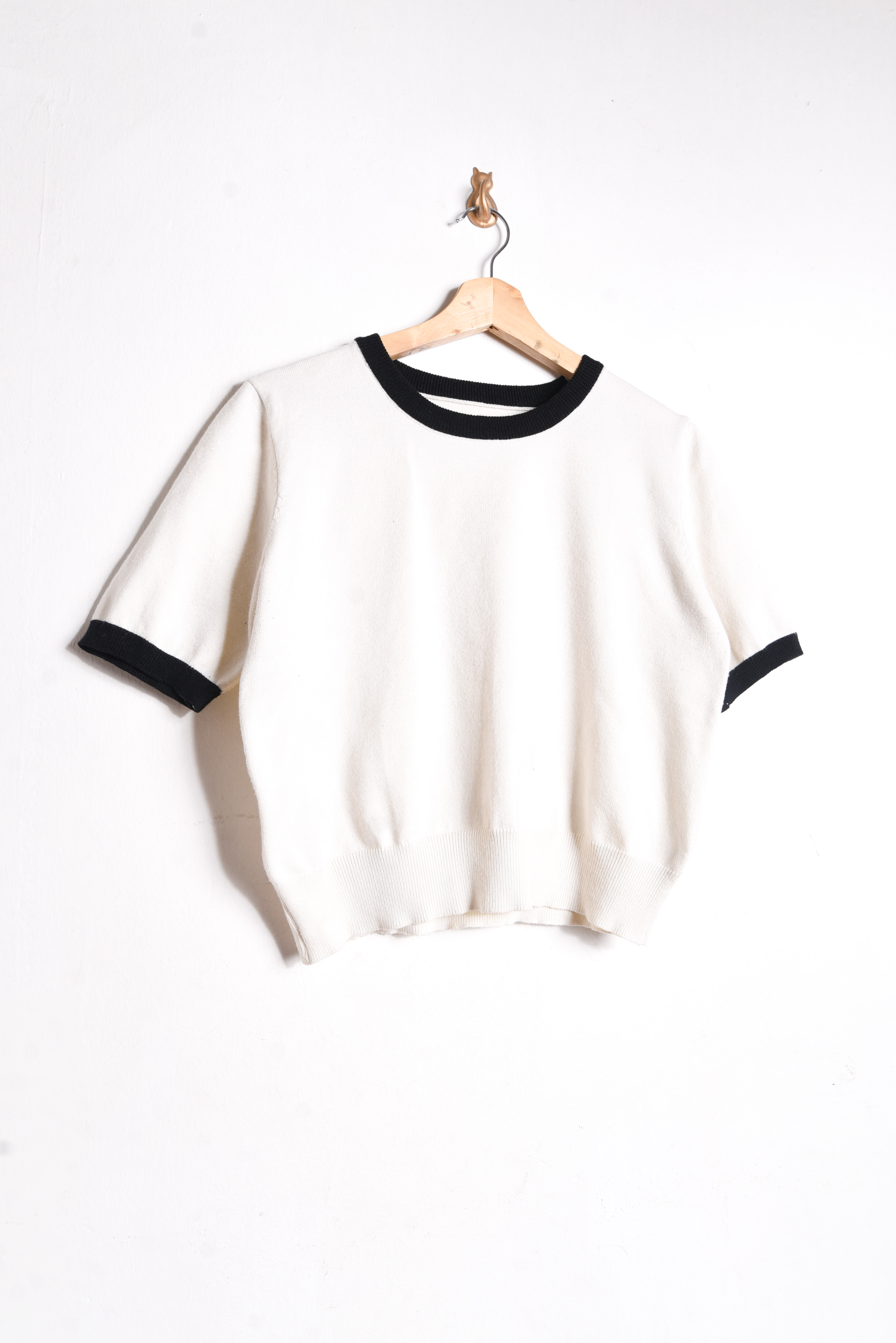 Croptop tejido marfil y negro