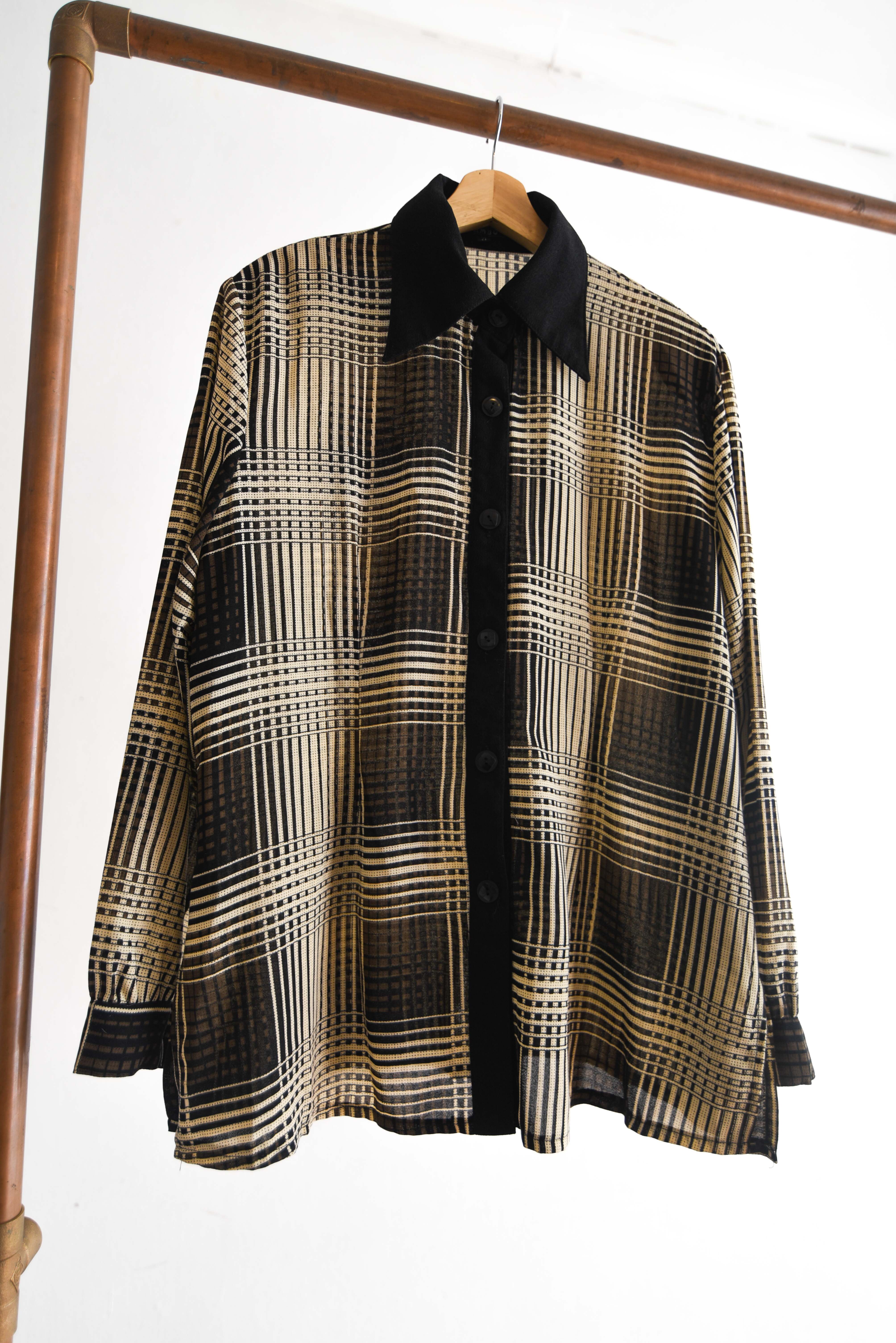 Blusa tartán café y negro