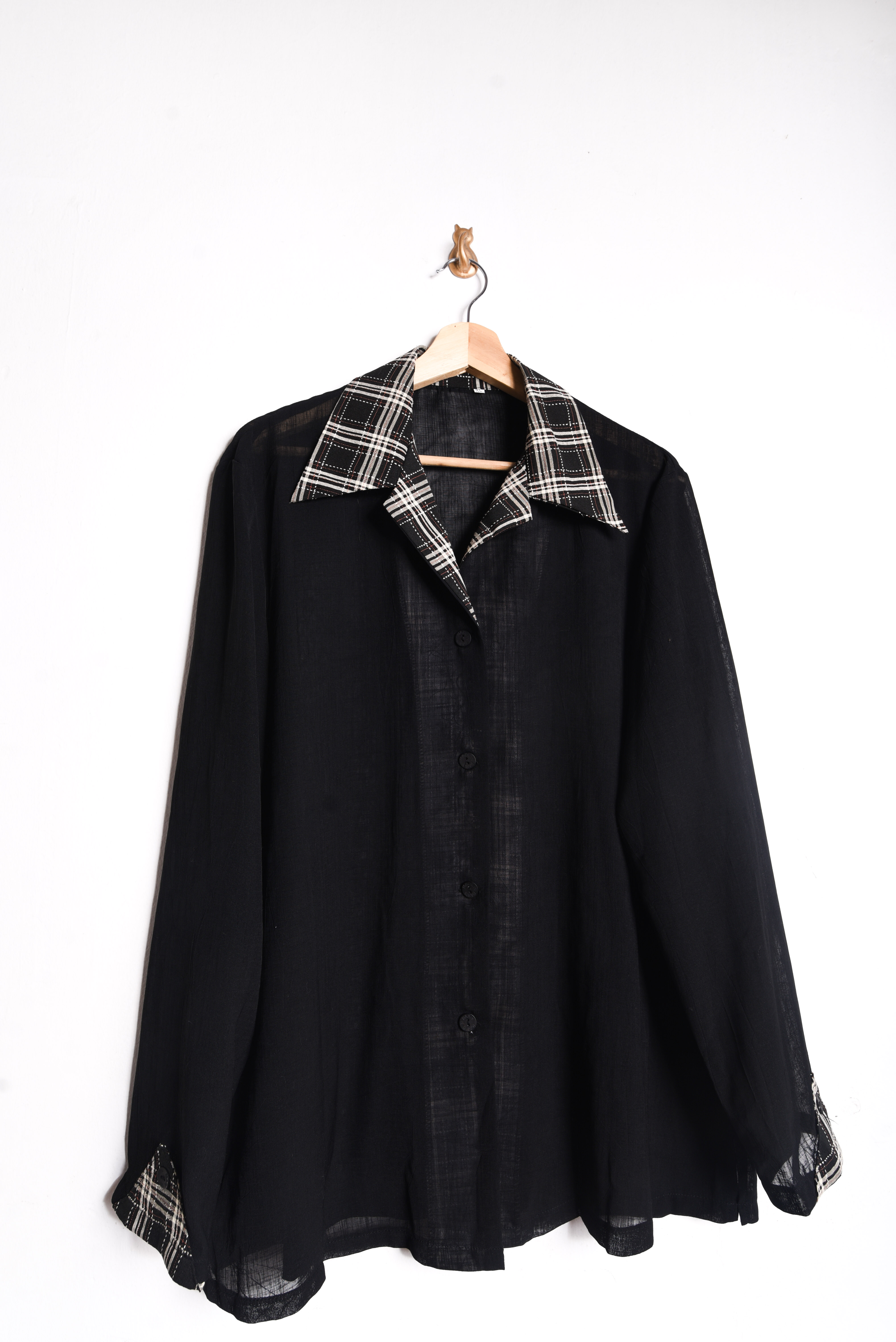 Blusón traslucido negro y tartán