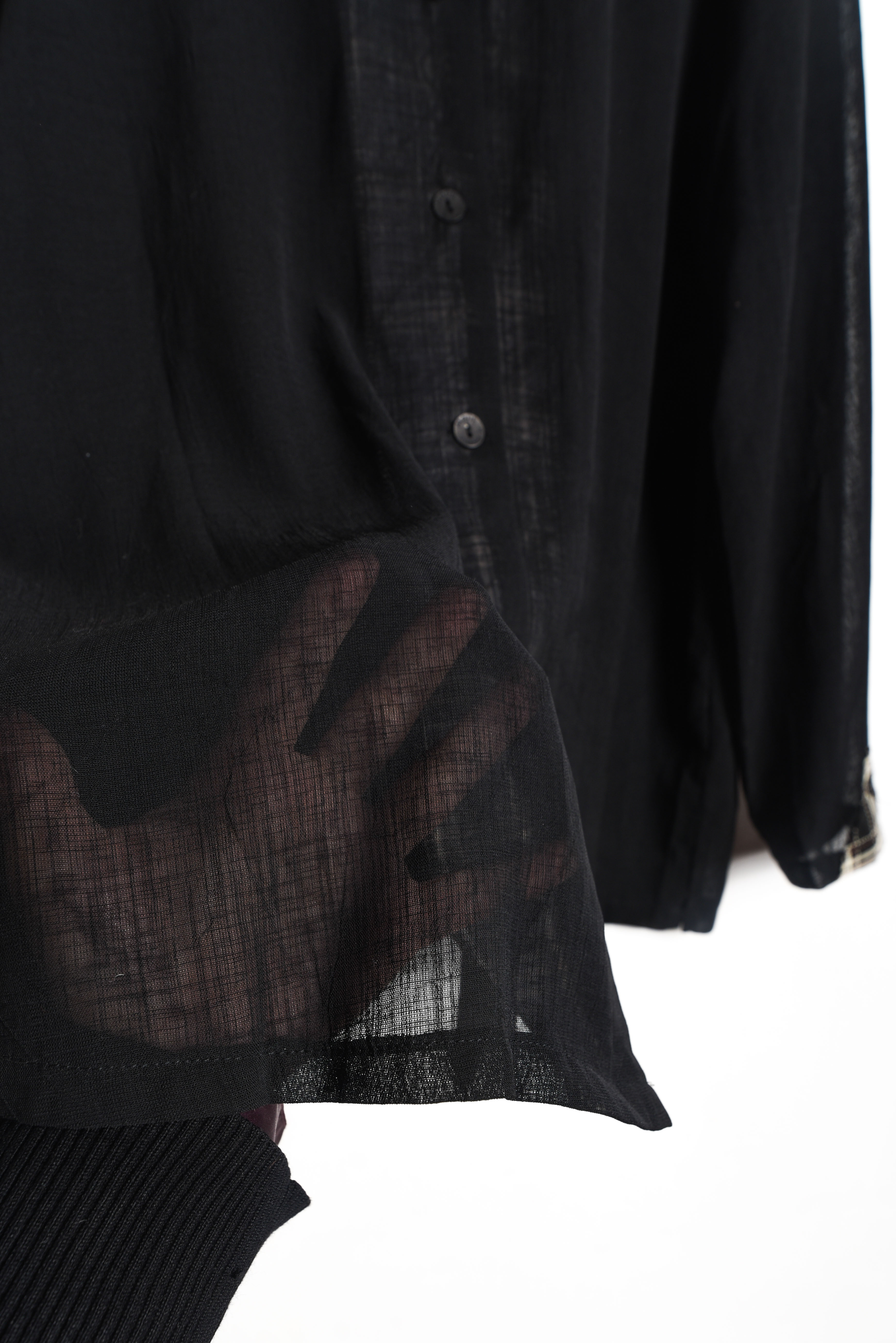 Blusón traslucido negro y tartán