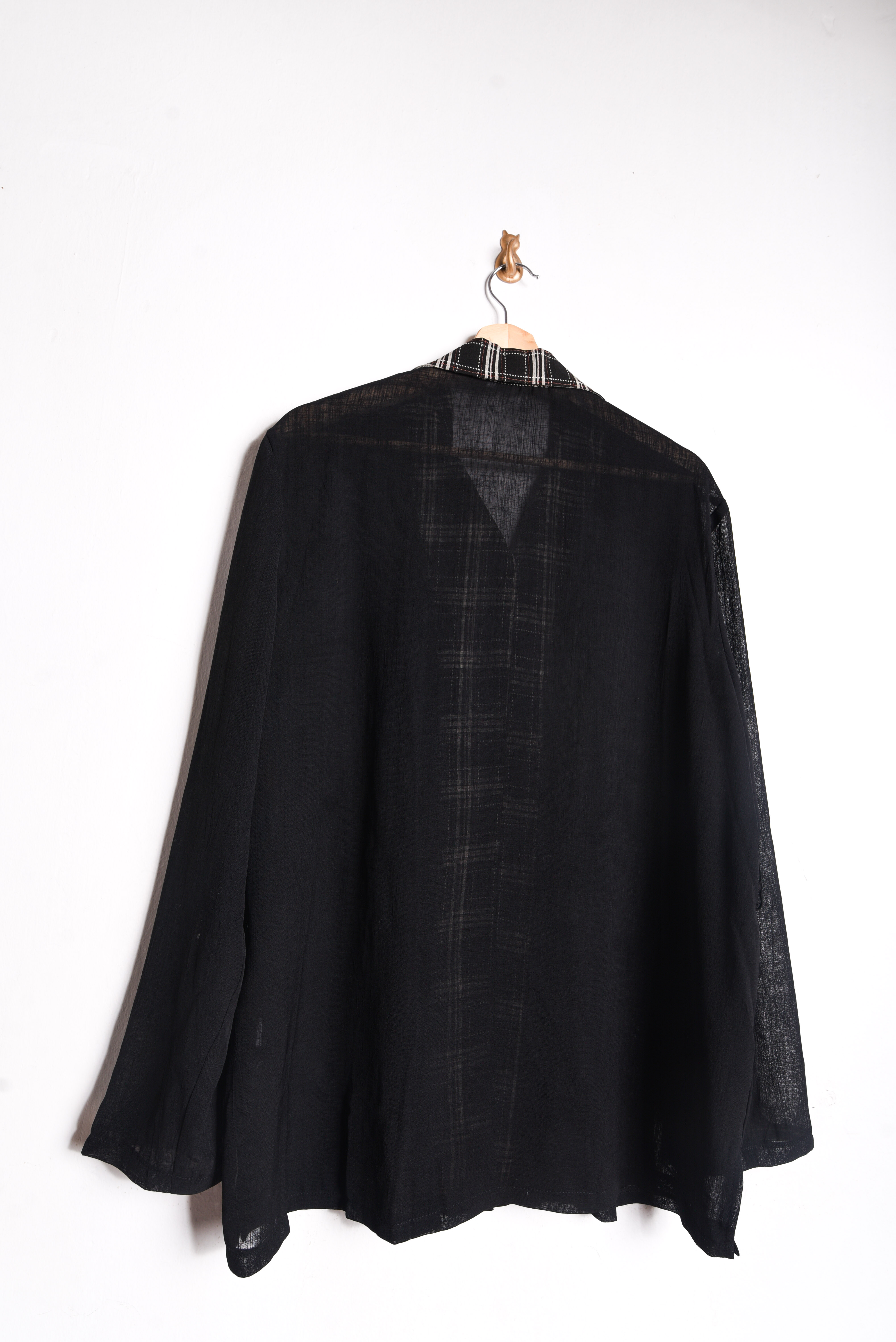 Blusón traslucido negro y tartán