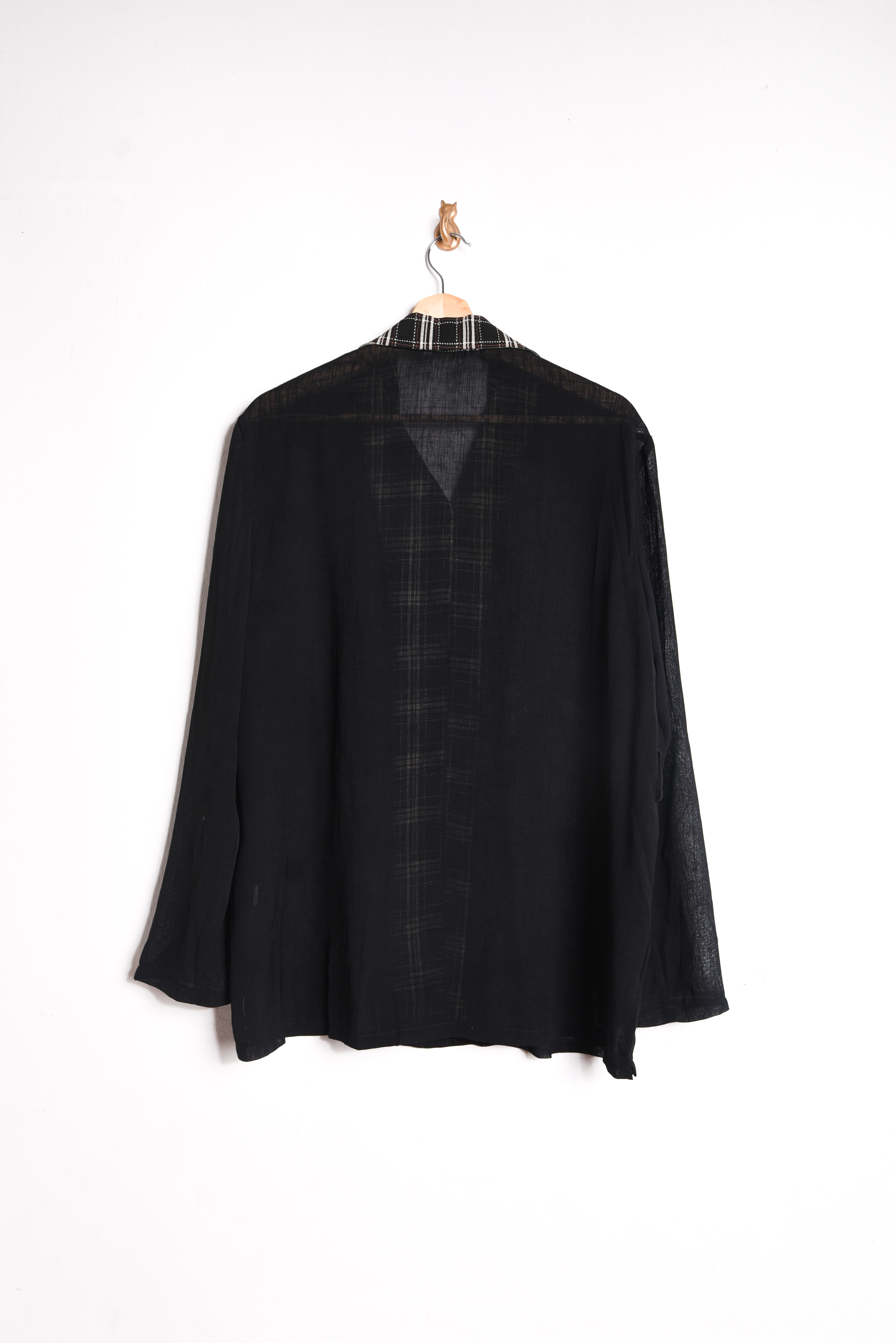 Blusón traslucido negro y tartán