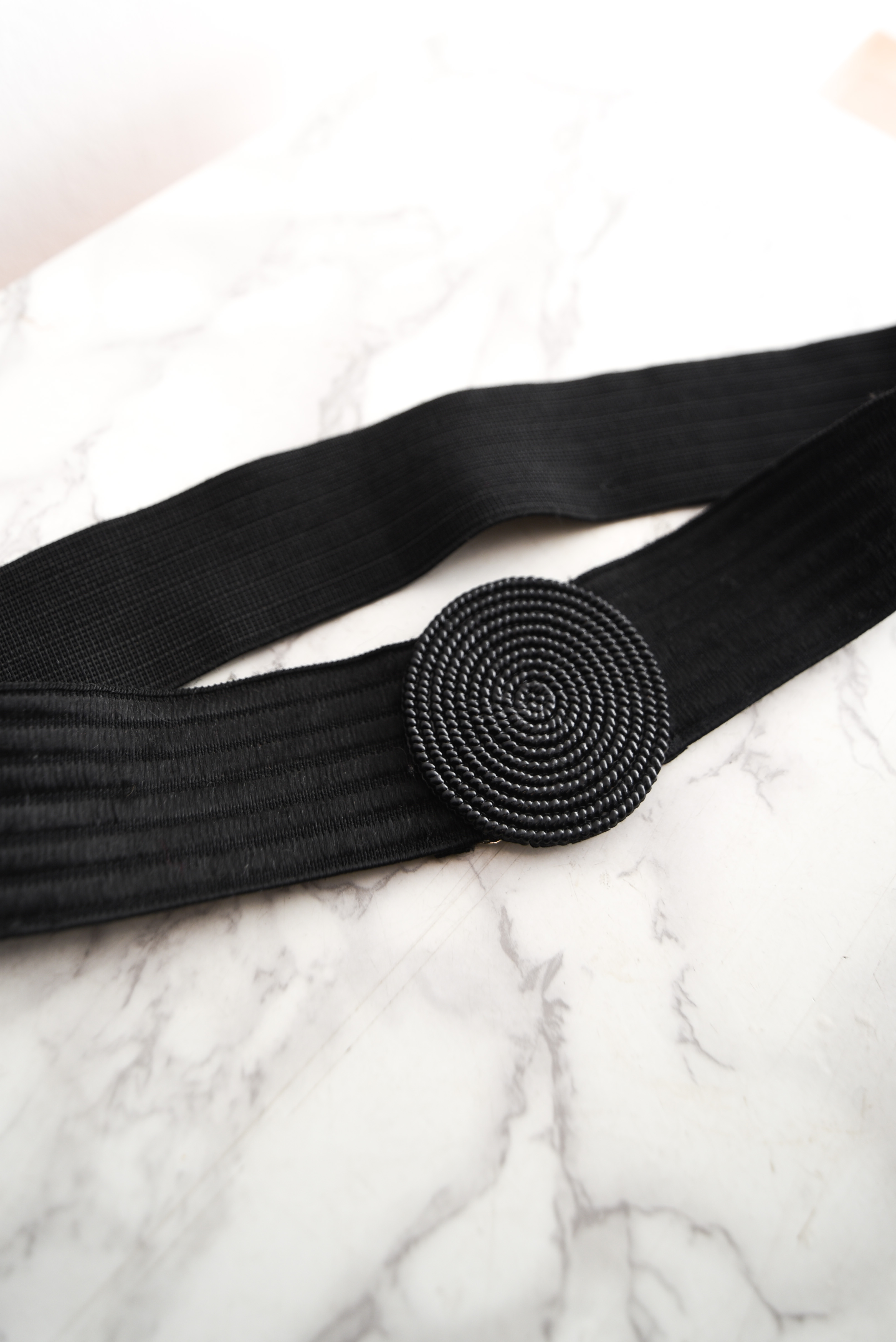 Cinturón negro hebilla redonda