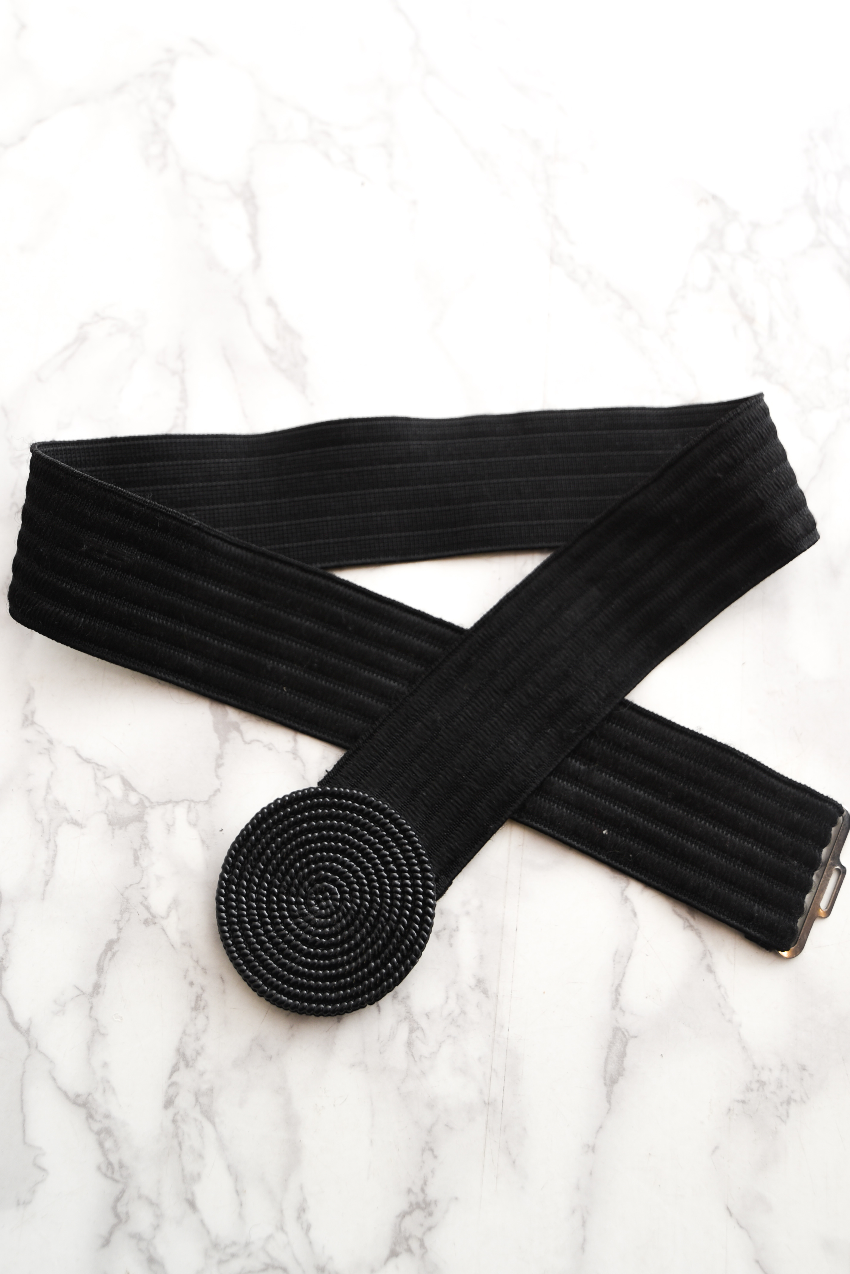 Cinturón negro hebilla redonda