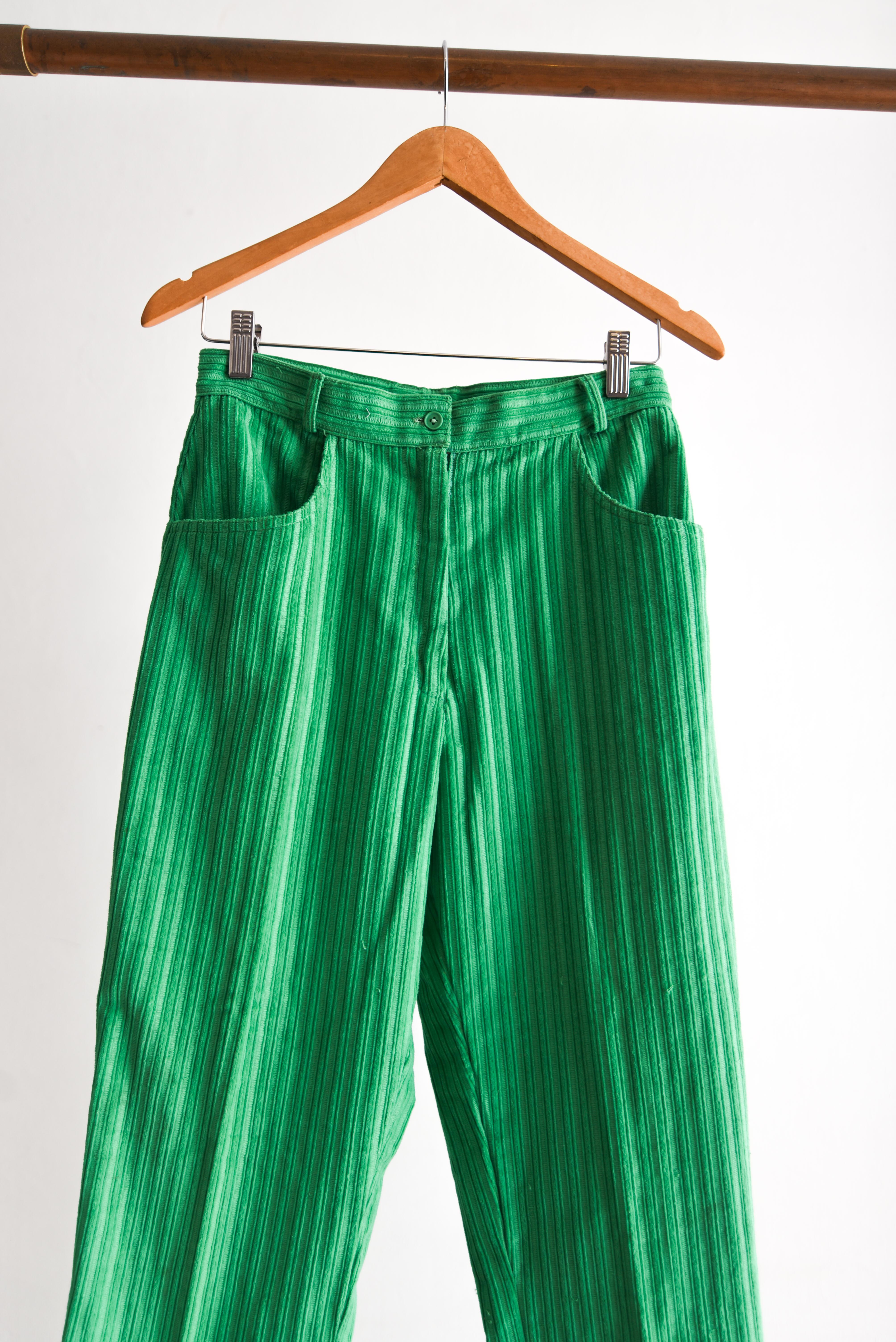 Pantalón cotelé tiro alto verde vintage
