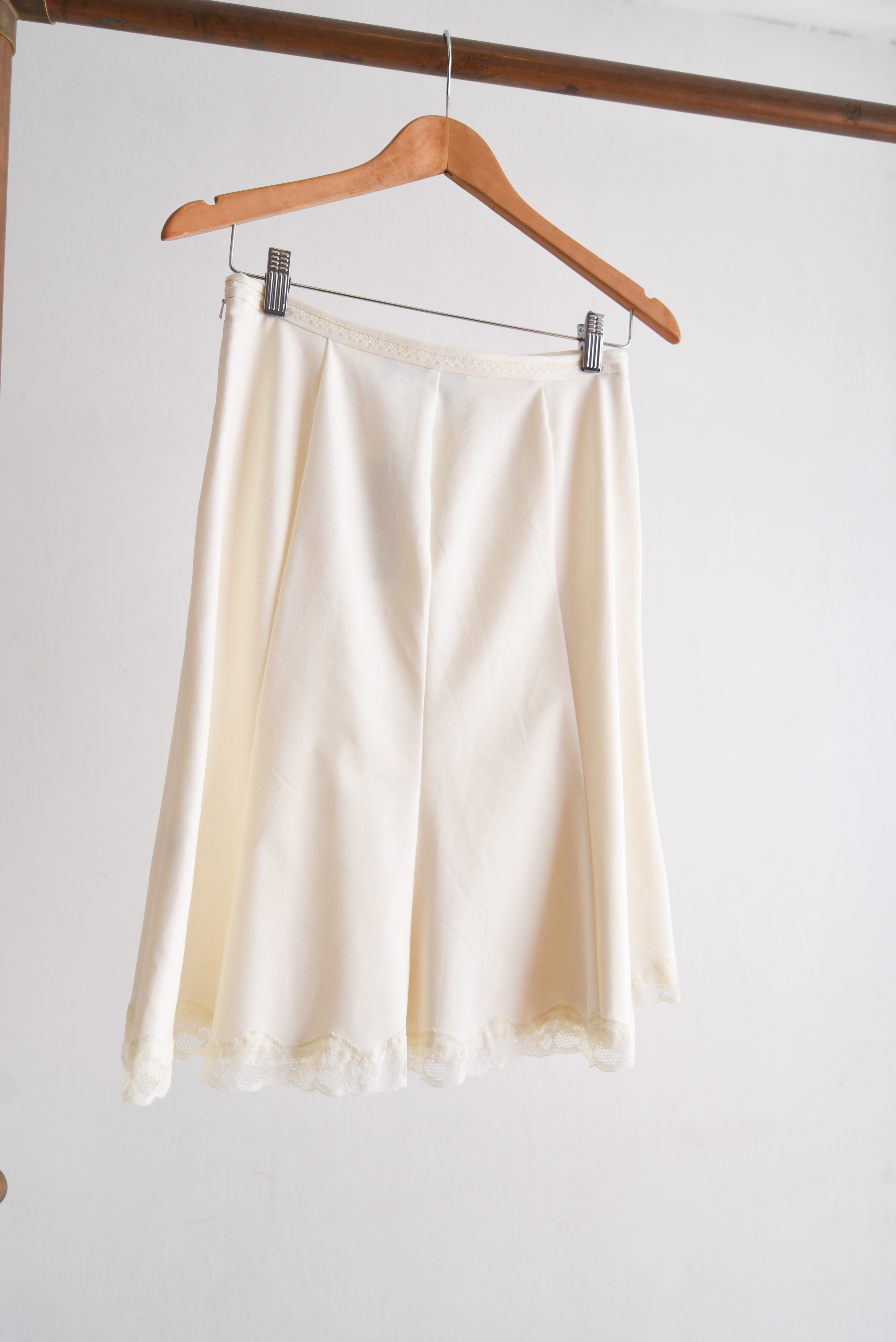 Falda marfil y encaje