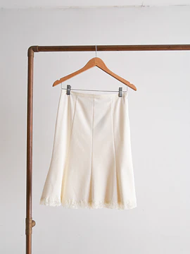 Falda marfil y encaje