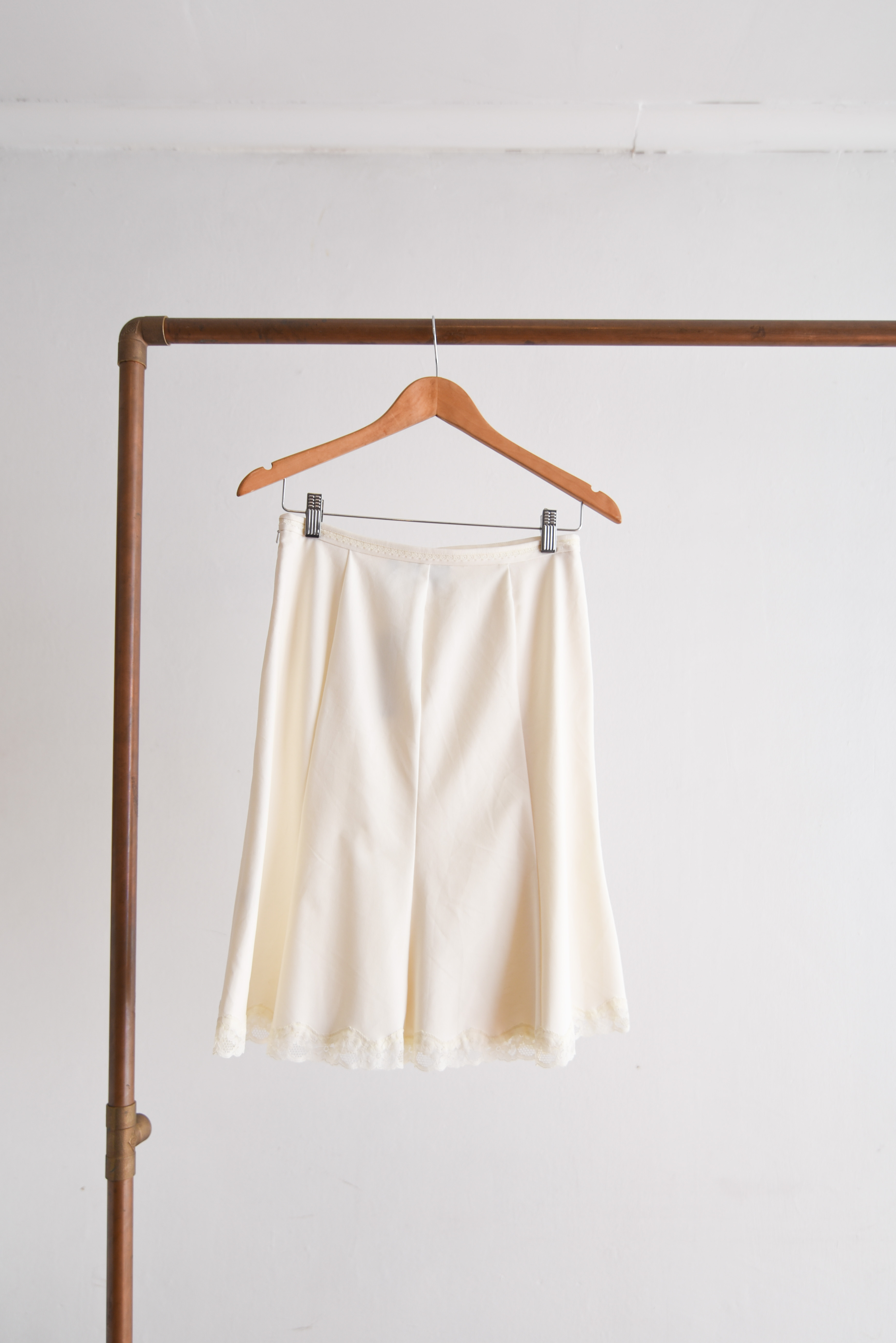 Falda marfil y encaje