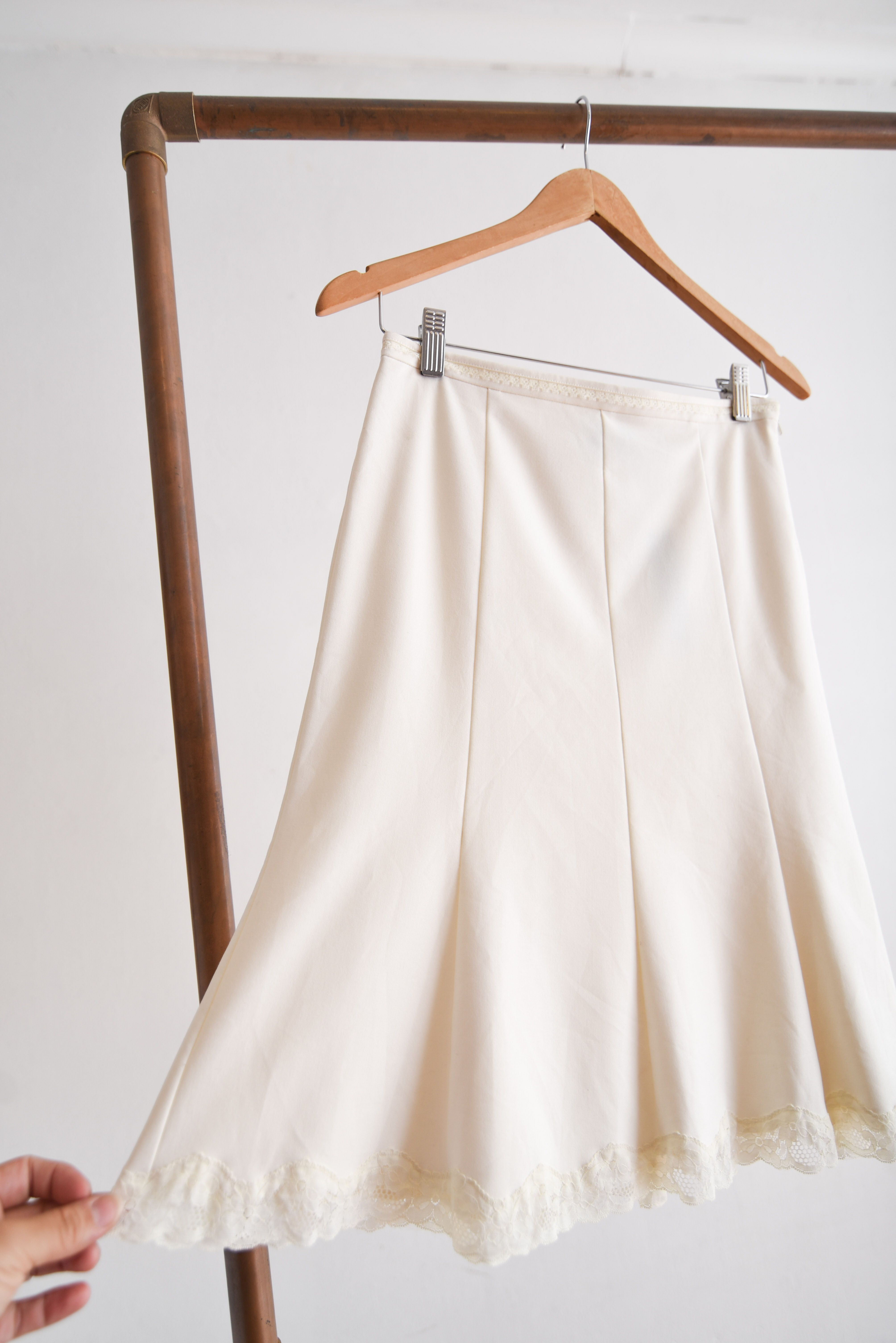 Falda marfil y encaje
