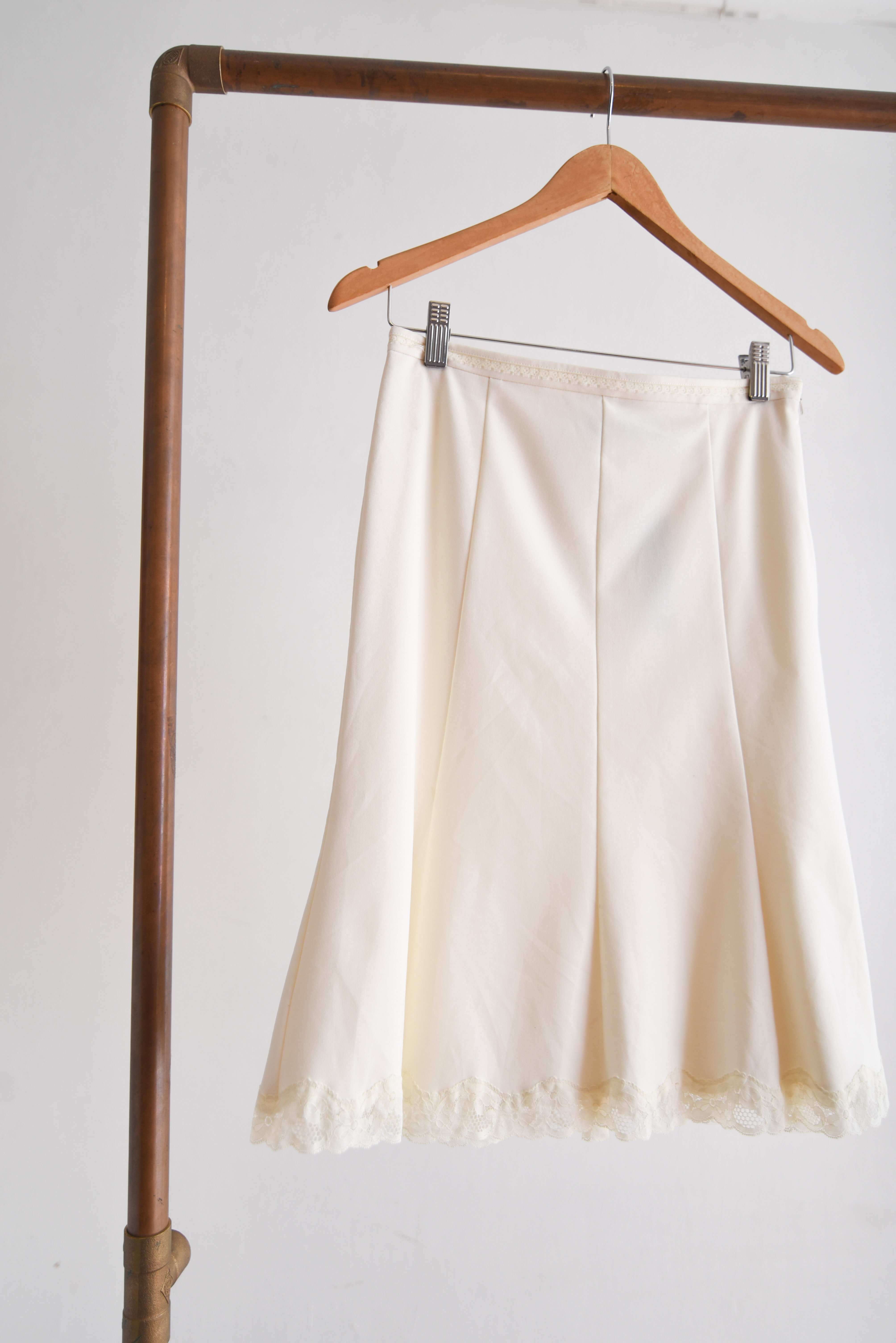 Falda marfil y encaje