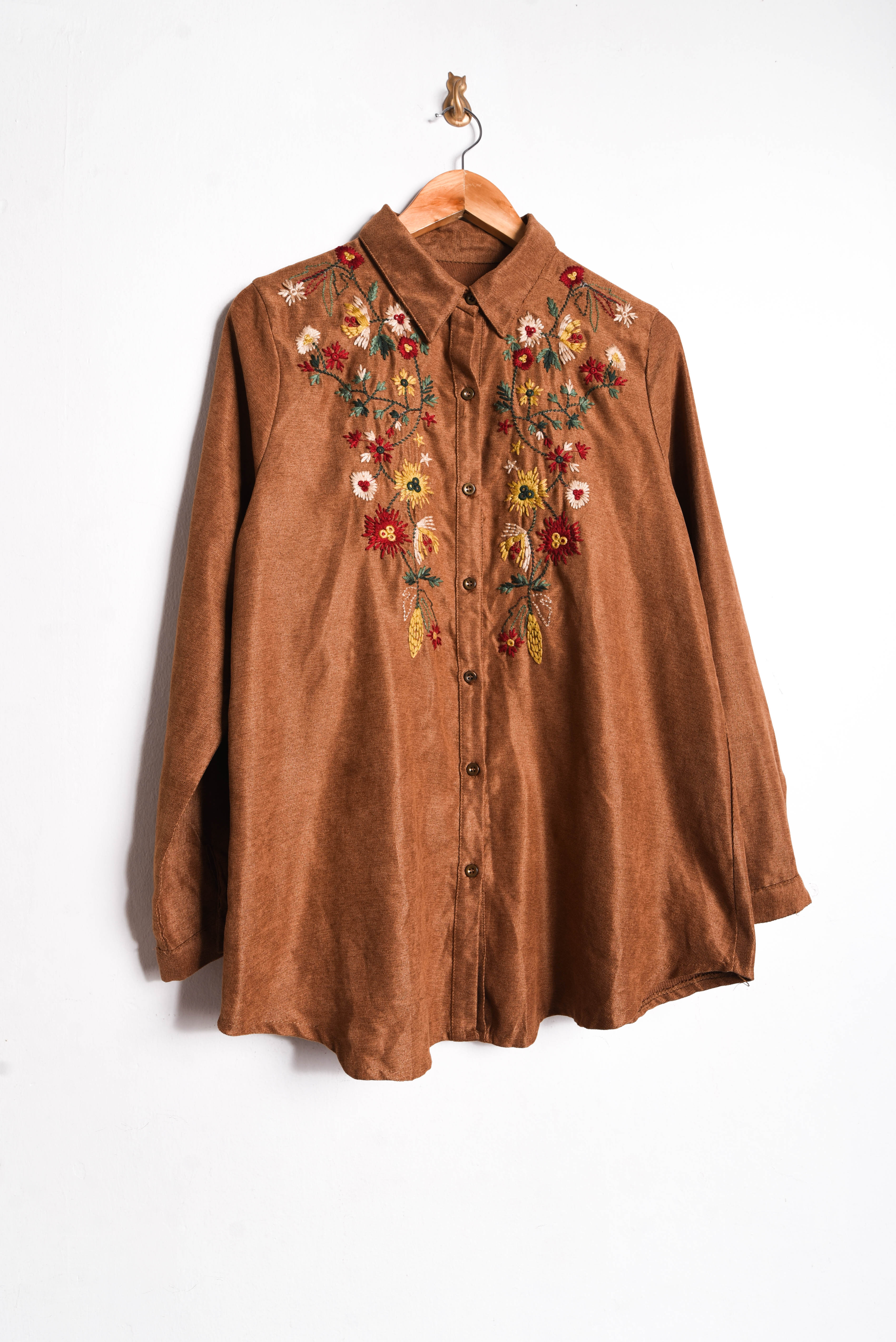 Camisa otoñal bordada