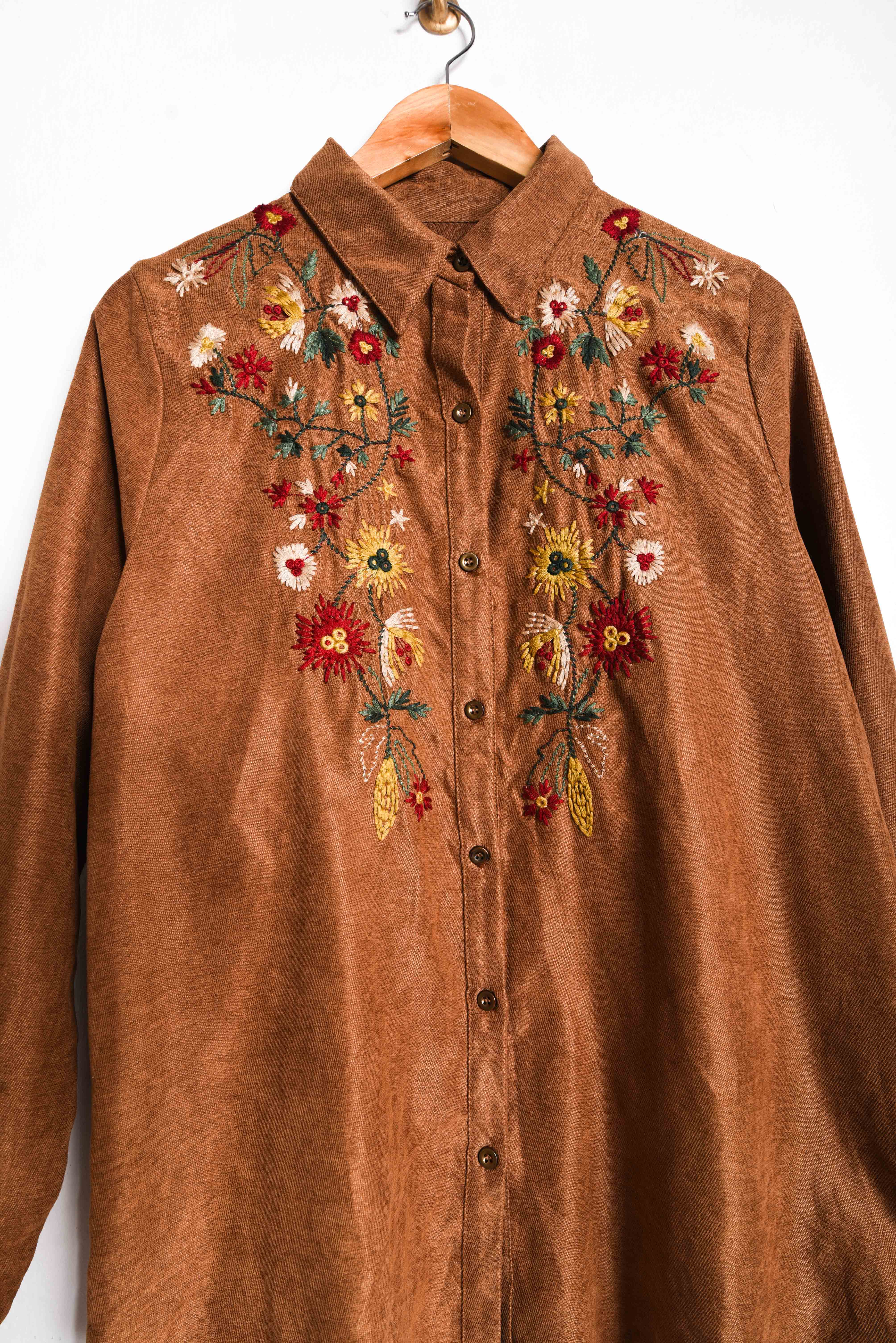 Camisa otoñal bordada