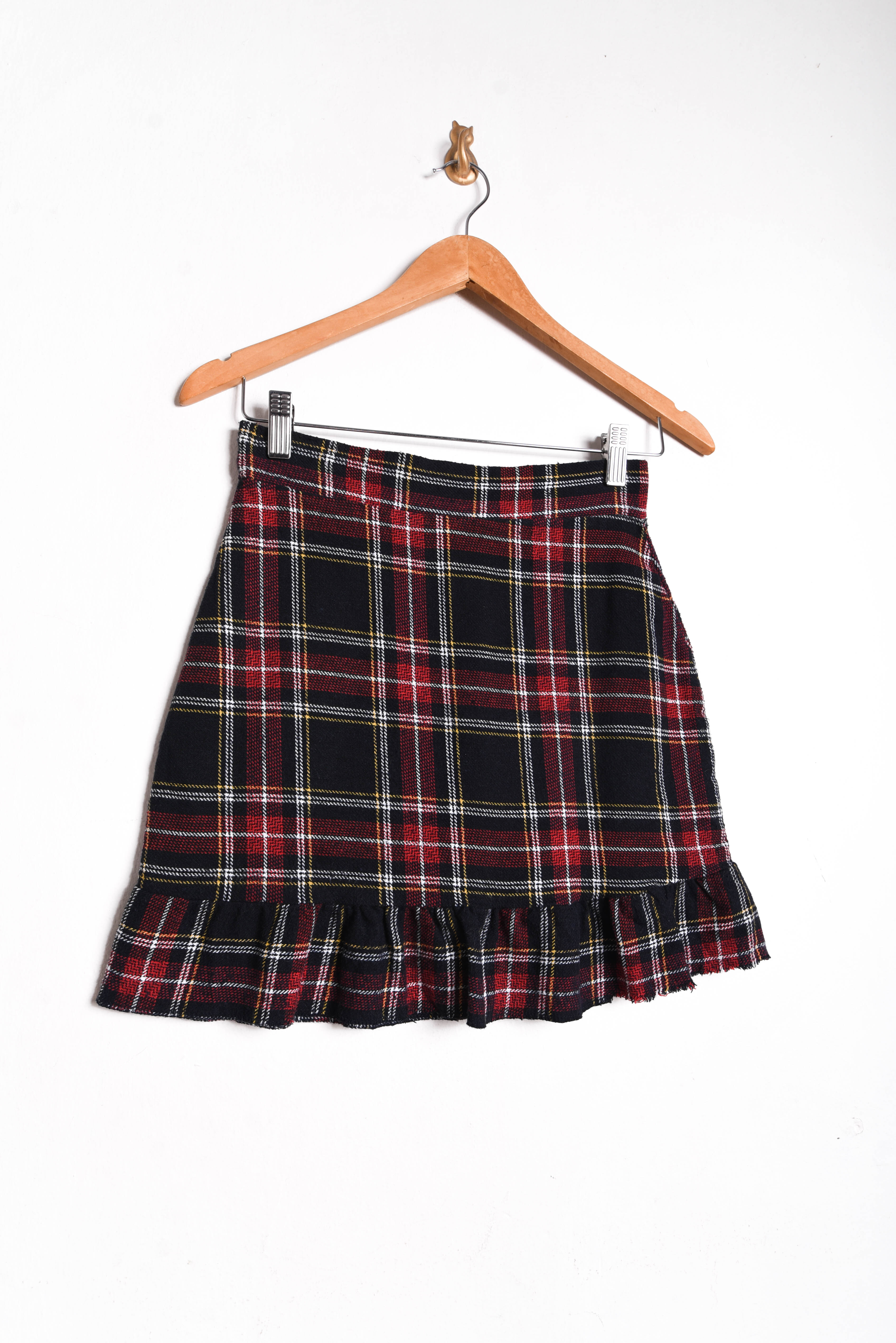 Mini falda negra tartán vuelos