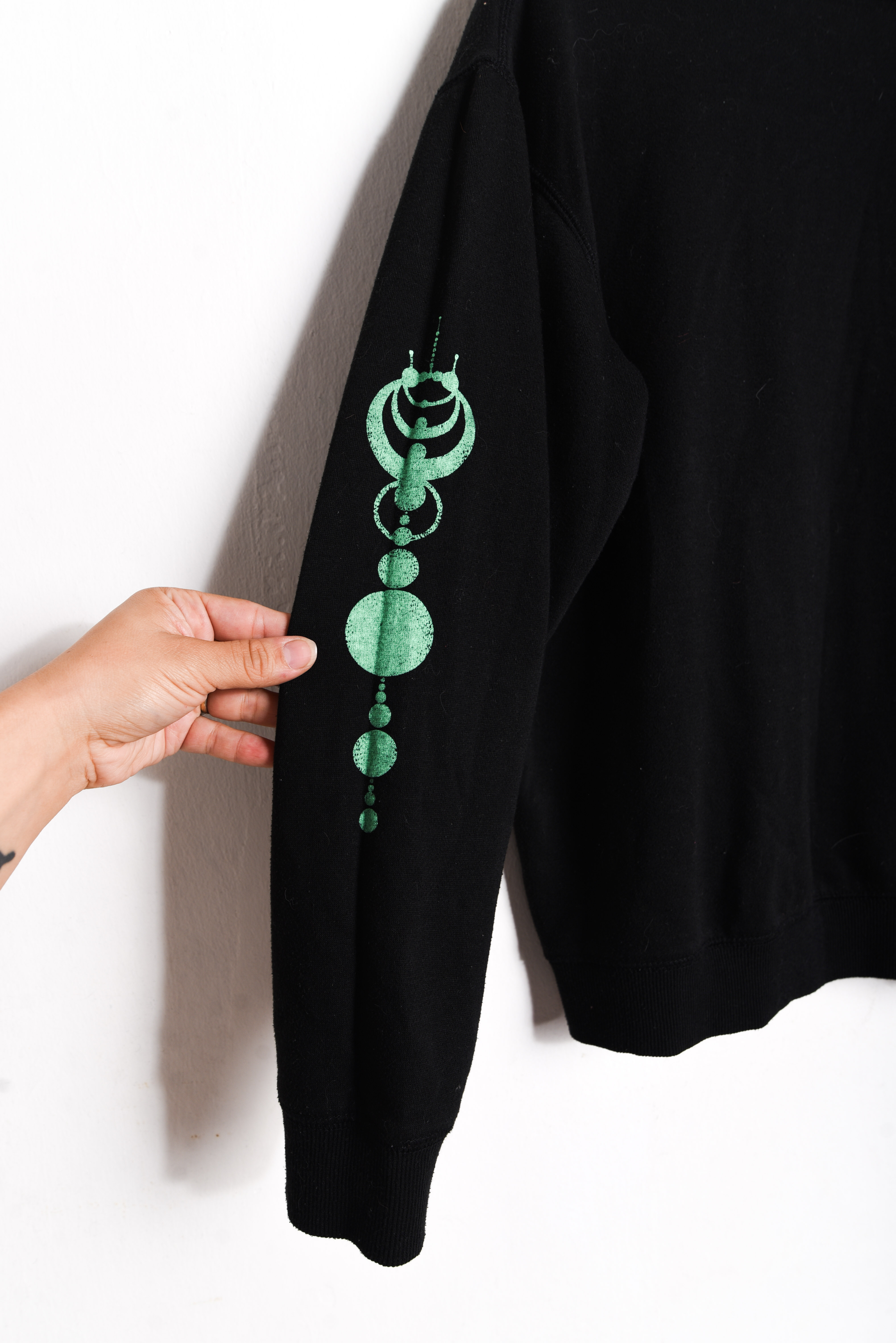 Polerón We are not Alone