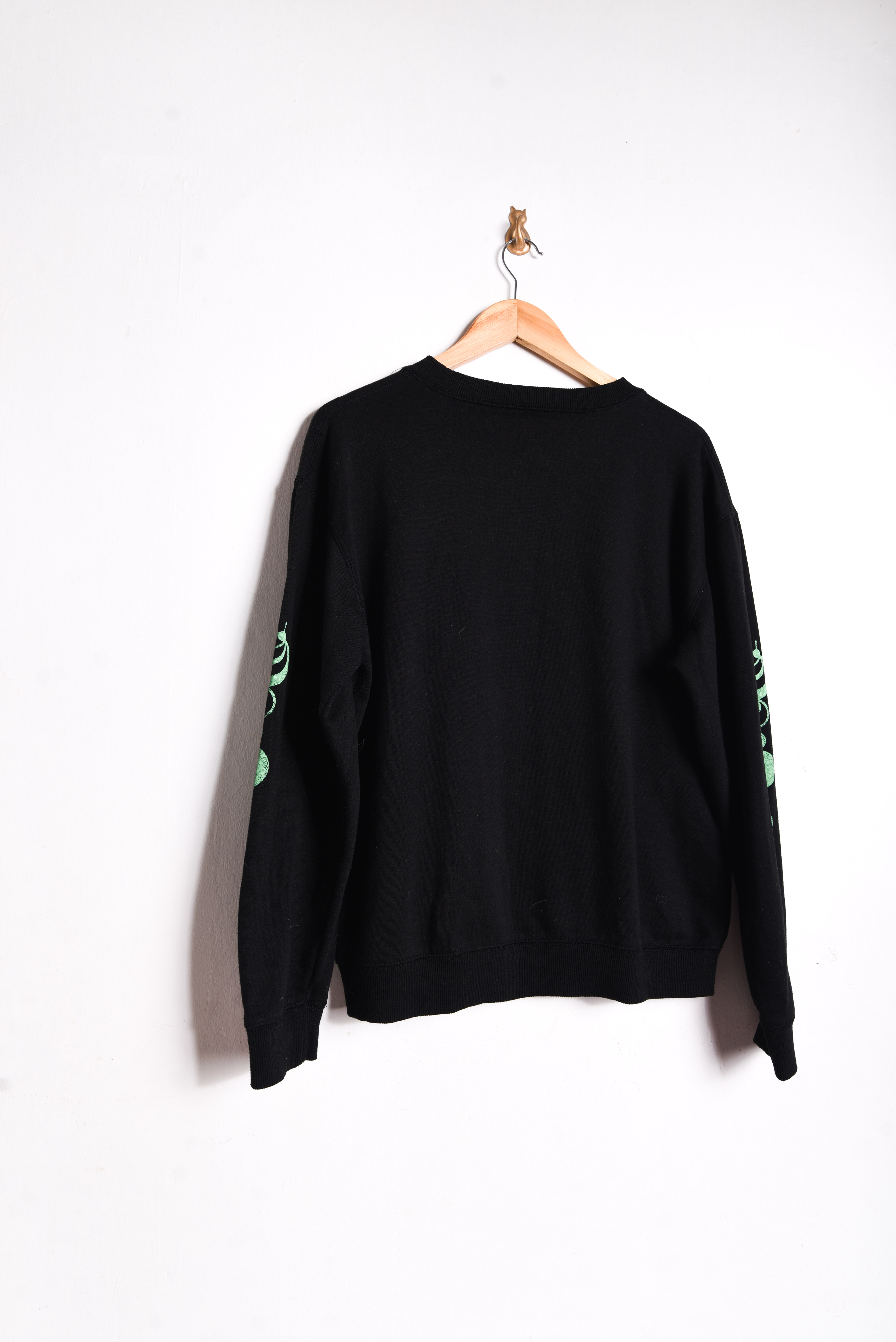 Polerón We are not Alone