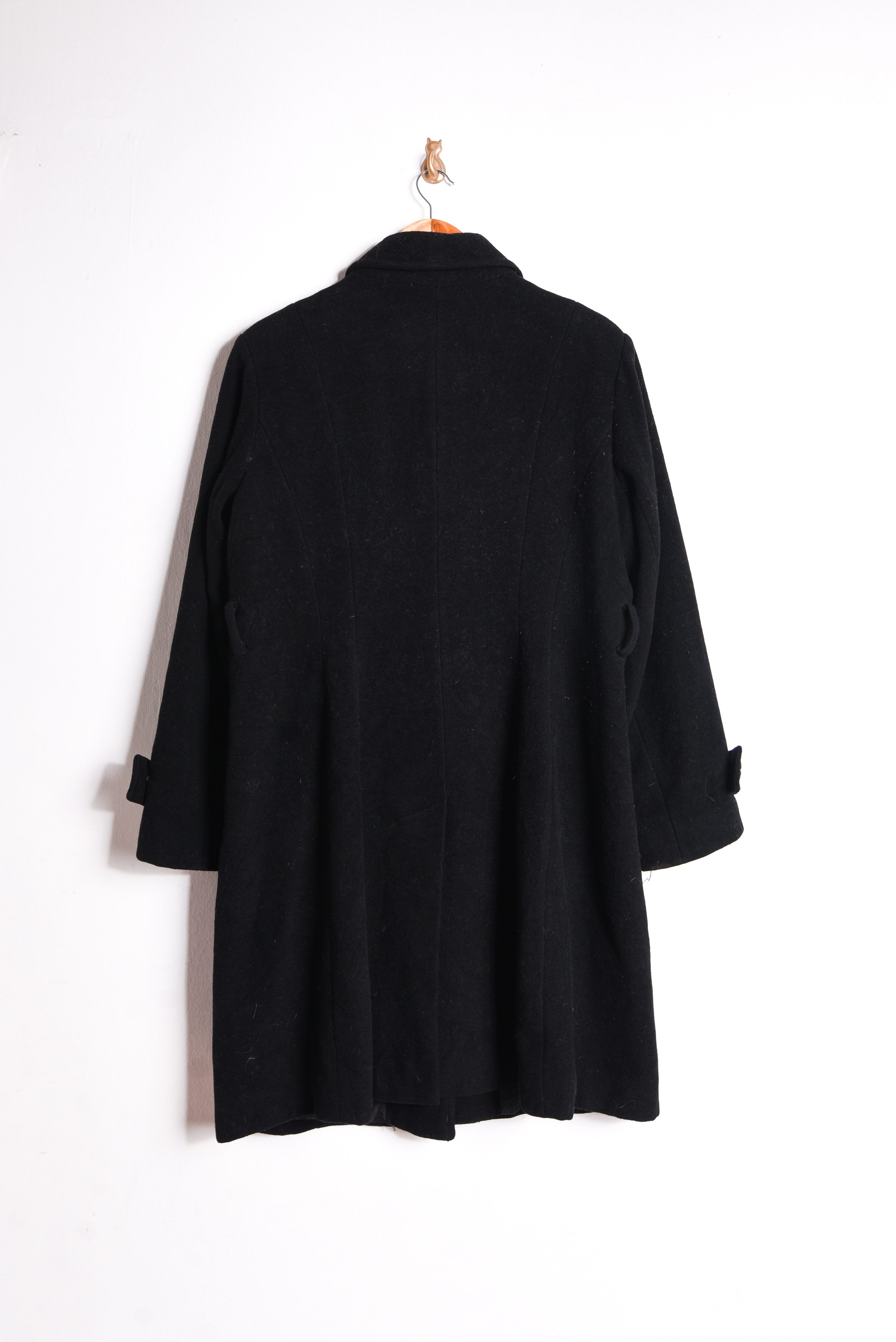 Abrigo negro lana botones