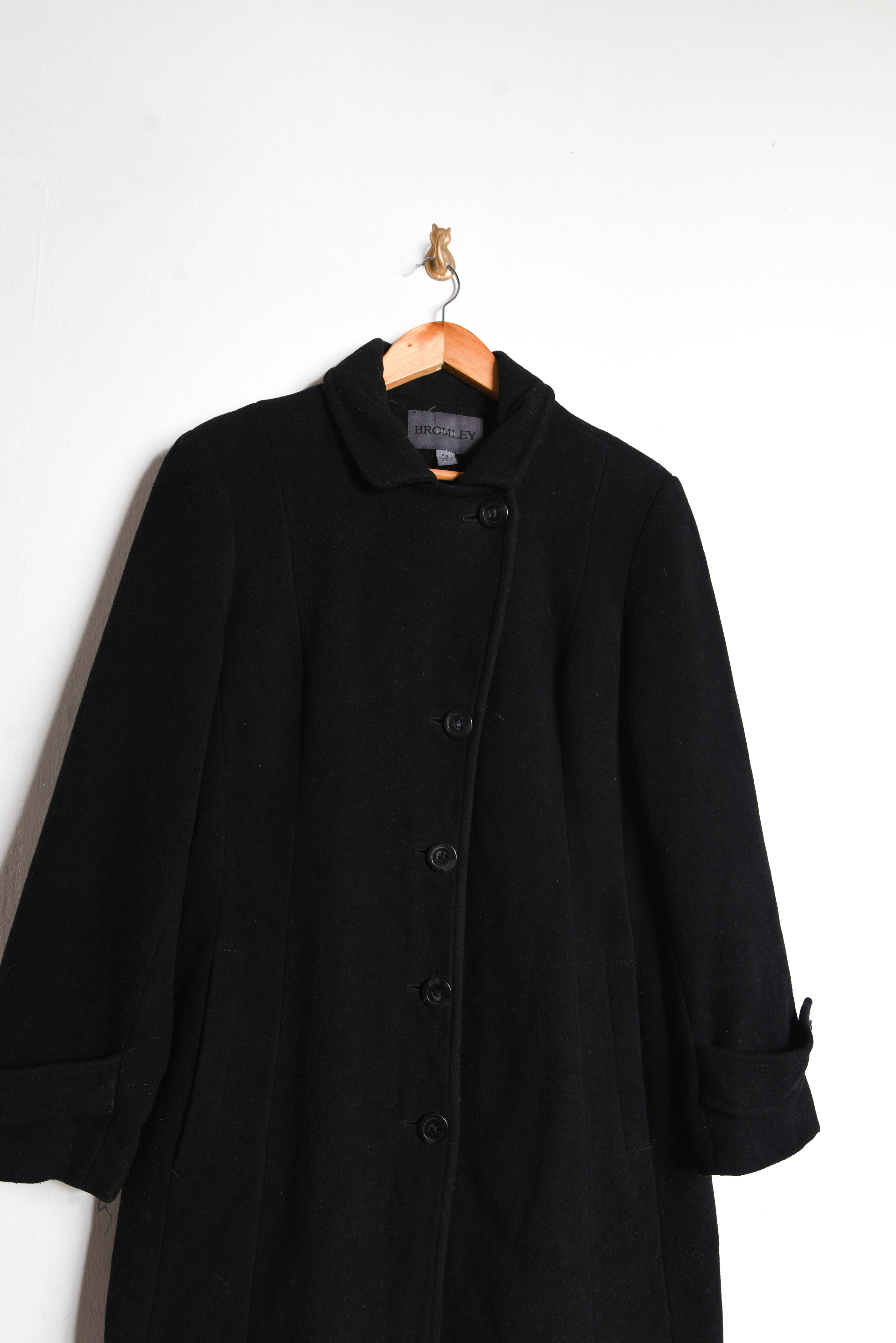Abrigo negro lana botones