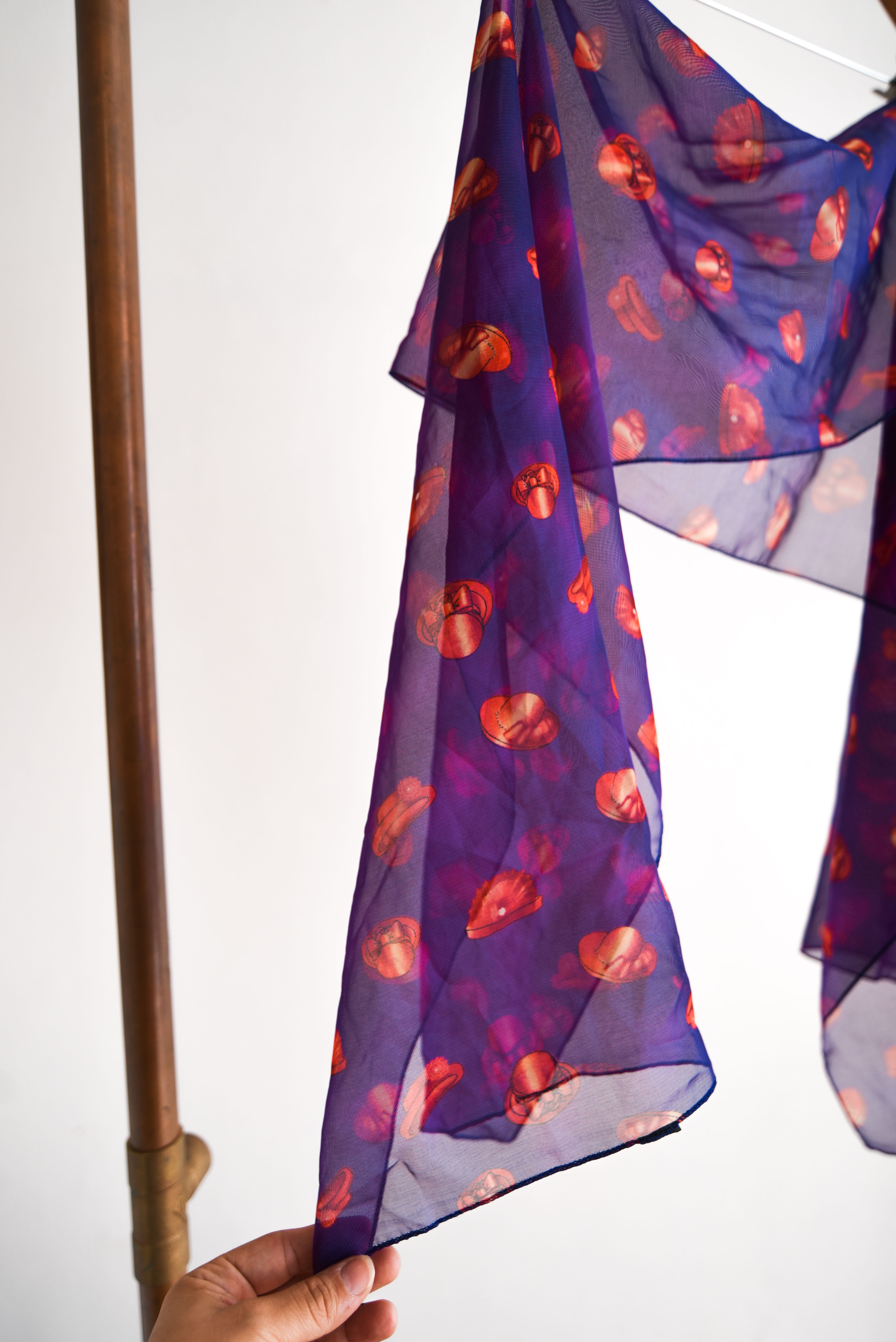 Pañuelo traslucido morado sombreros