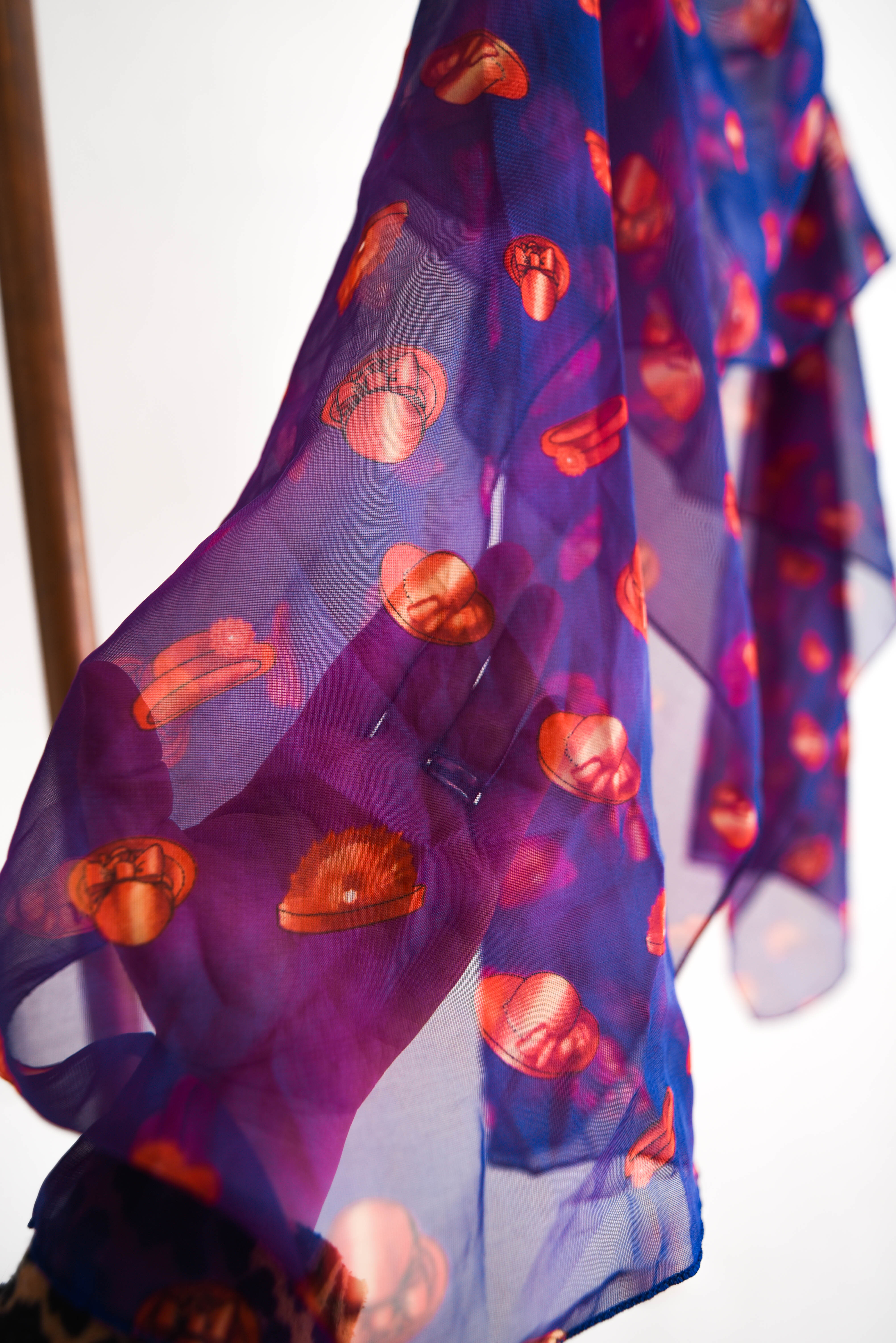 Pañuelo traslucido morado sombreros