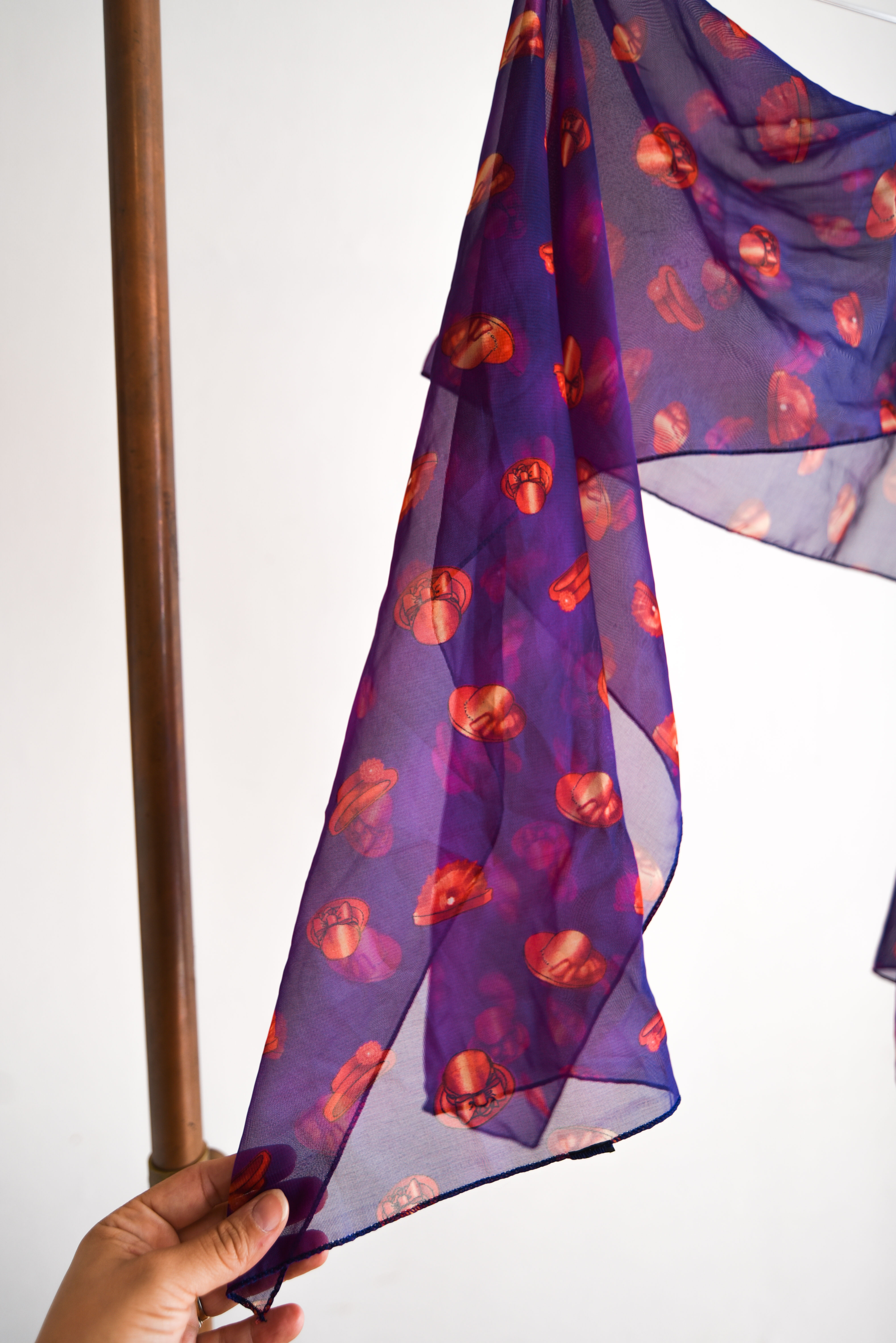 Pañuelo traslucido morado sombreros