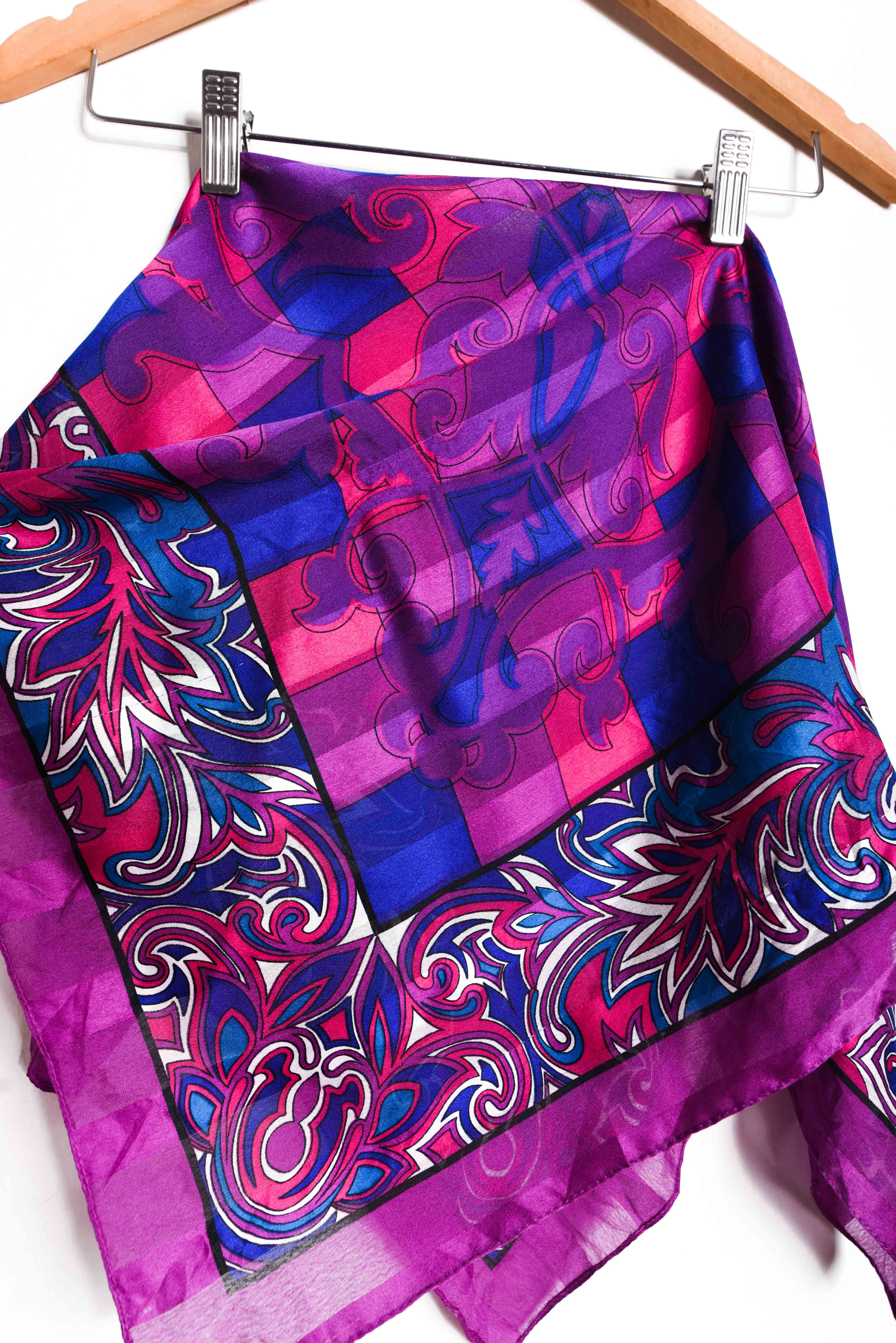 Pañuelo morado paisley