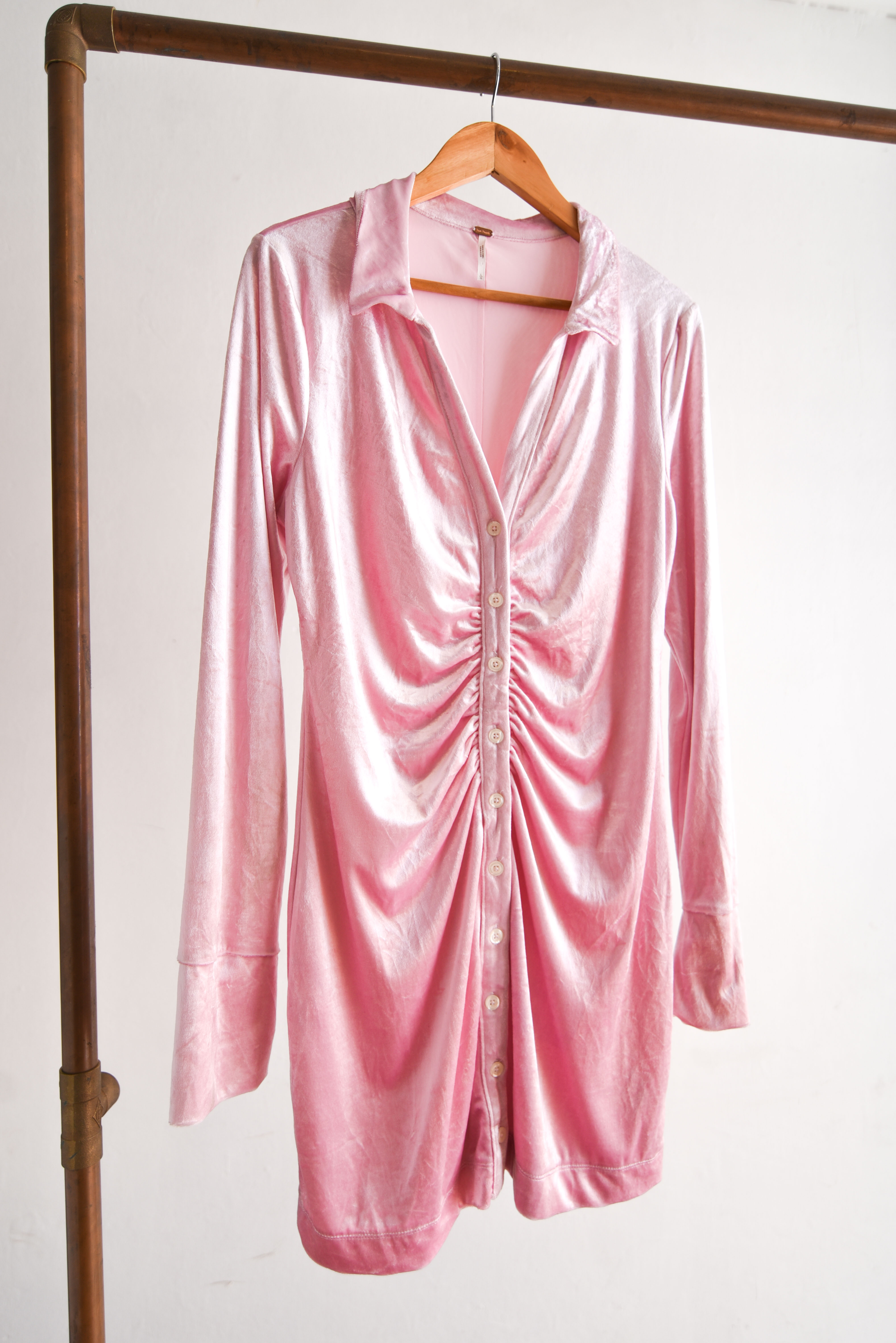 Vestido camisero rosa pastel velvet