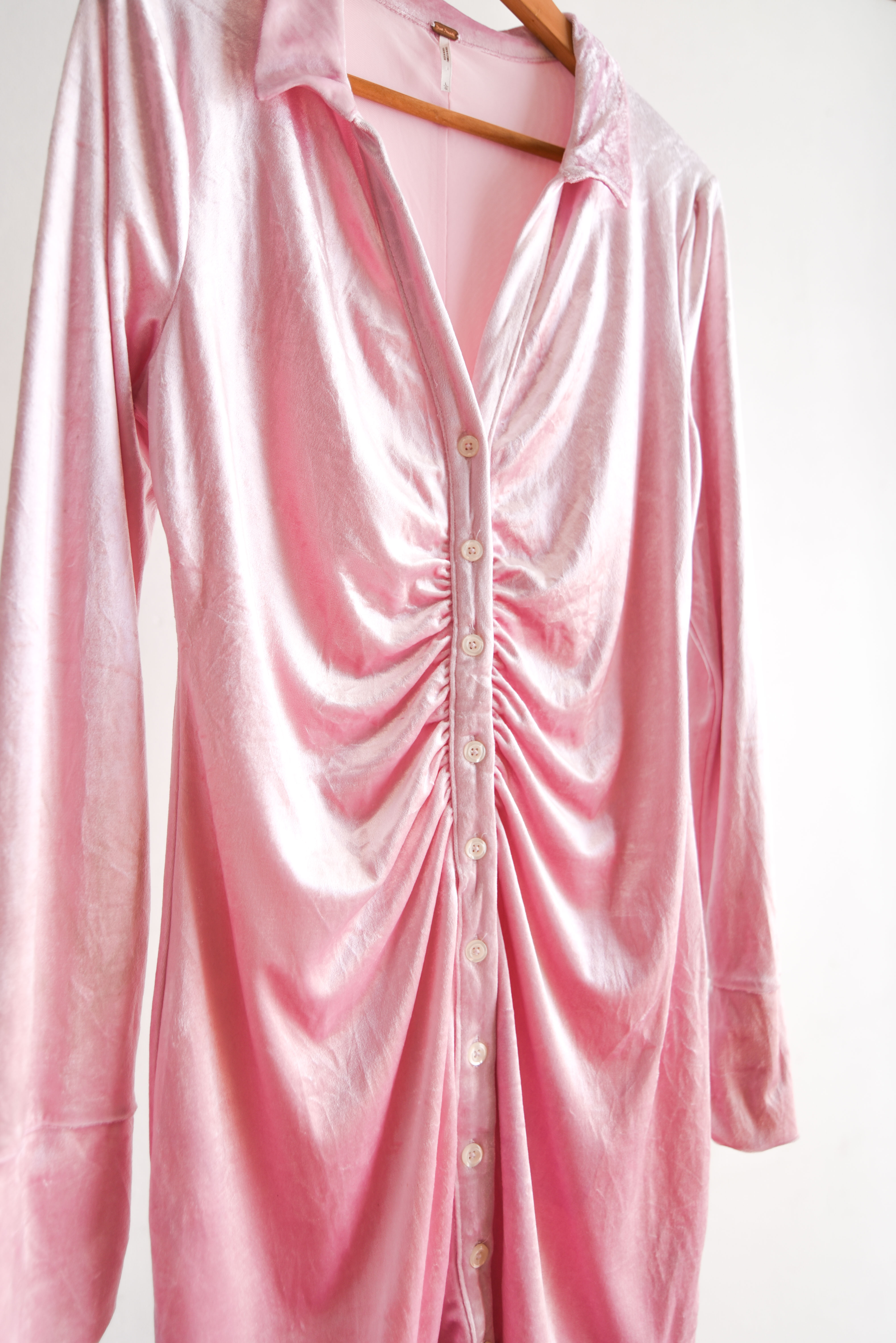 Vestido camisero rosa pastel velvet