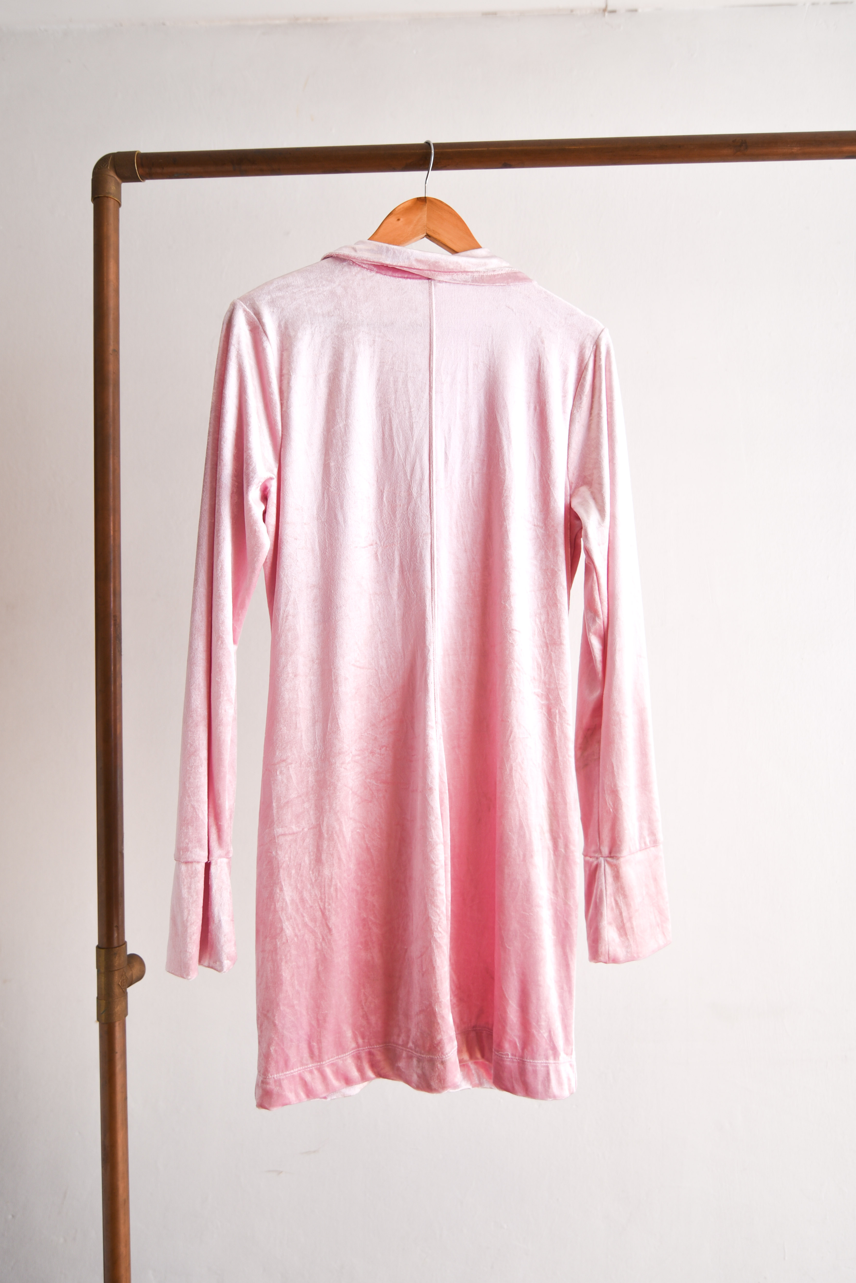 Vestido camisero rosa pastel velvet