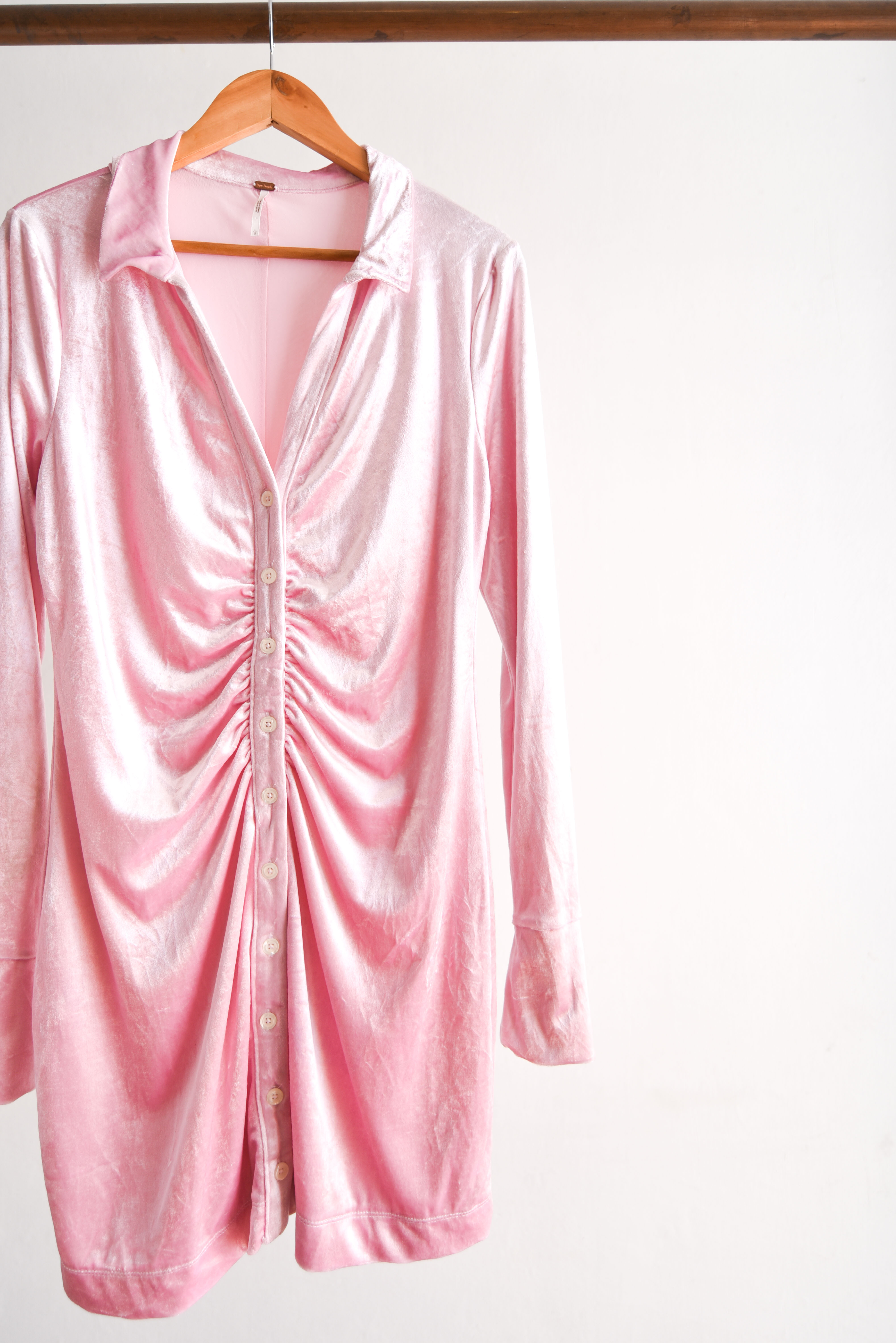 Vestido camisero rosa pastel velvet