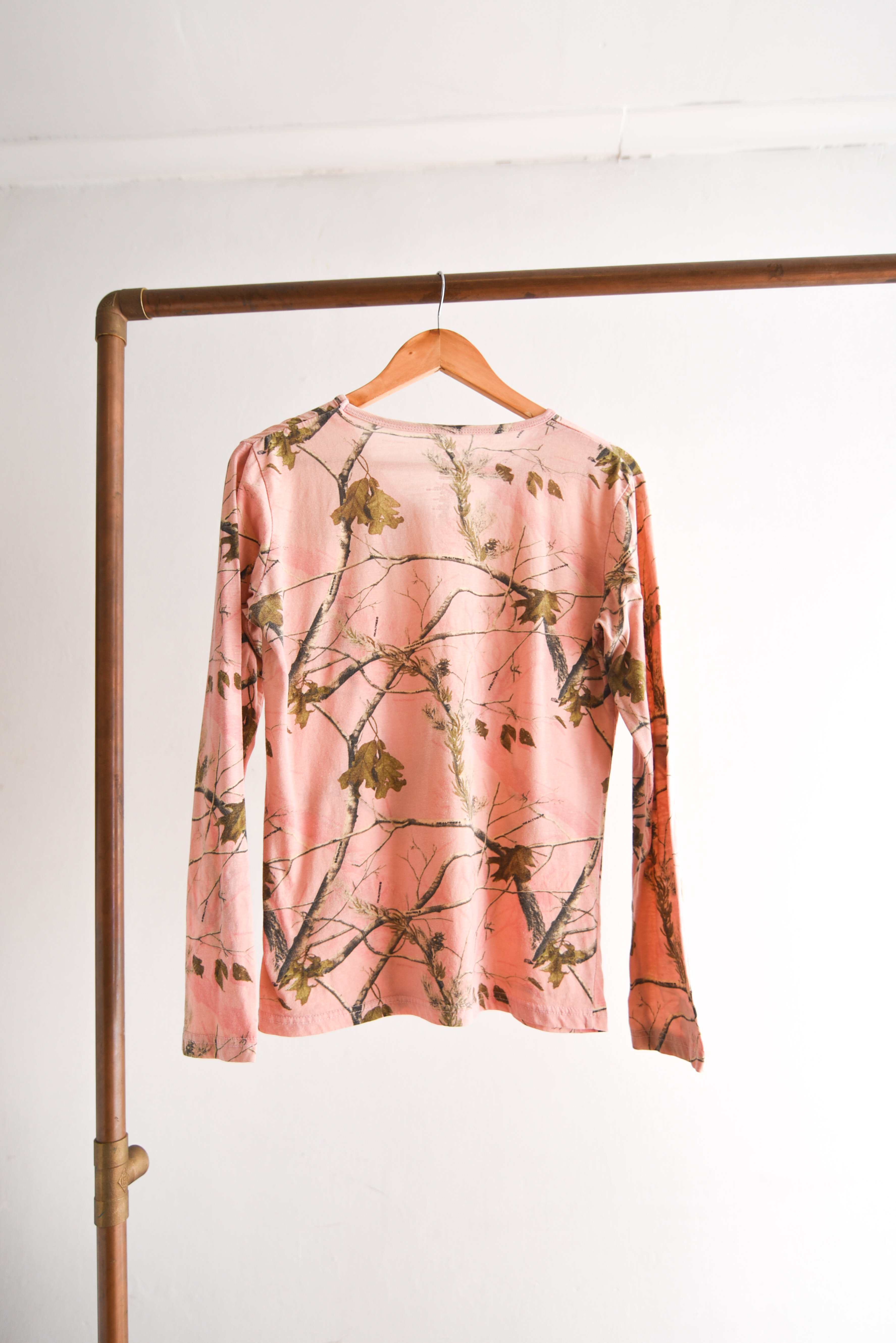 Polera rosada Realtree